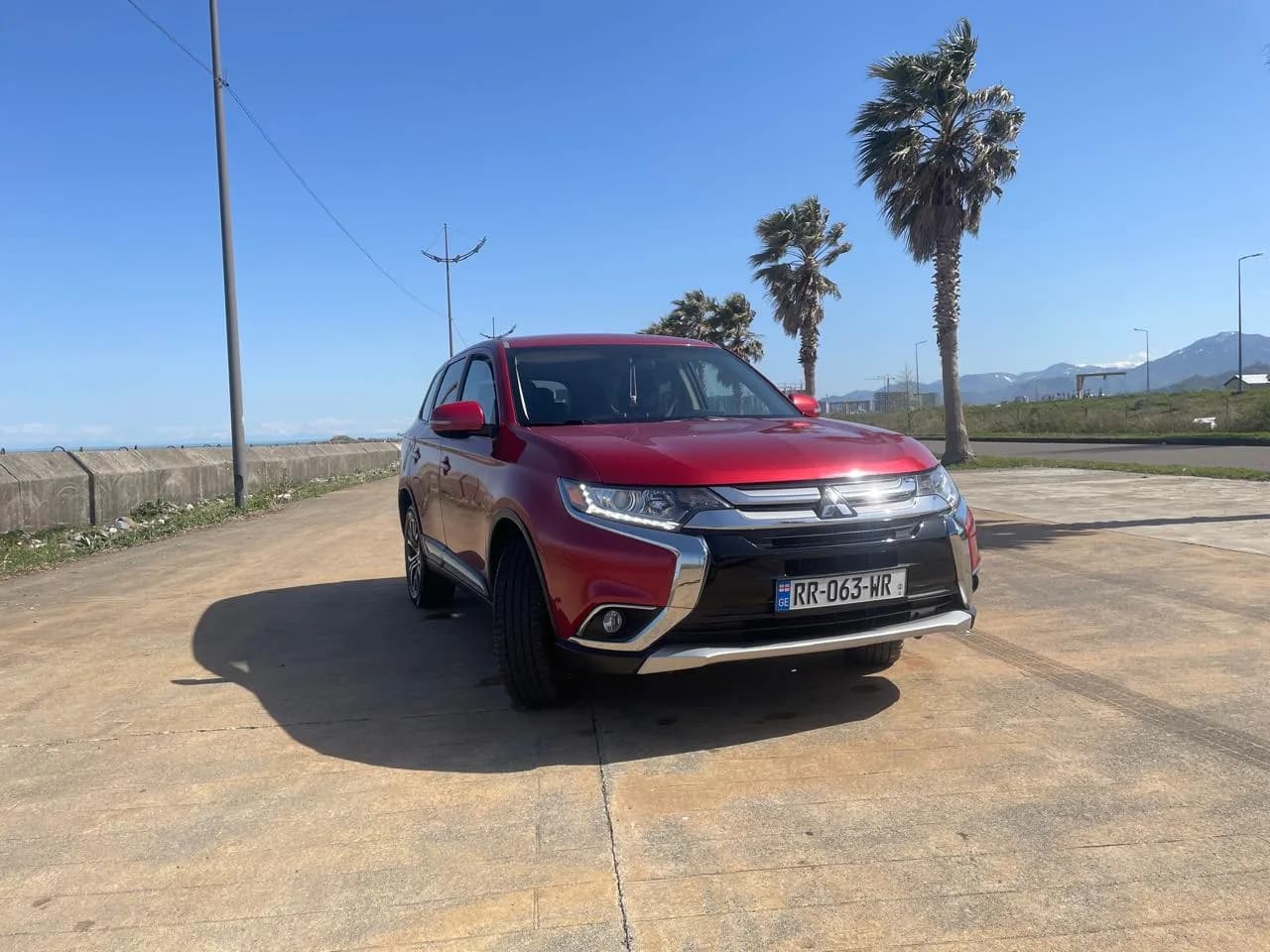 MITSUBISHI OUTLANDER (7 SEATER SUV) photo 2