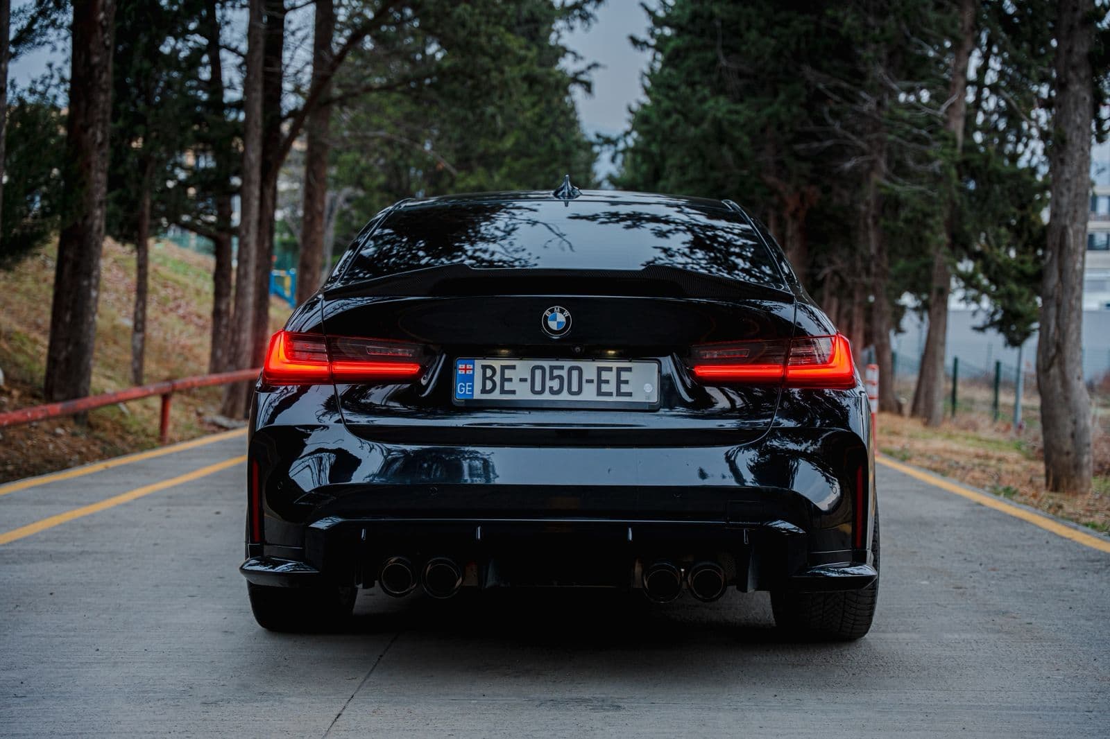 Bmw 330 2019 view 7