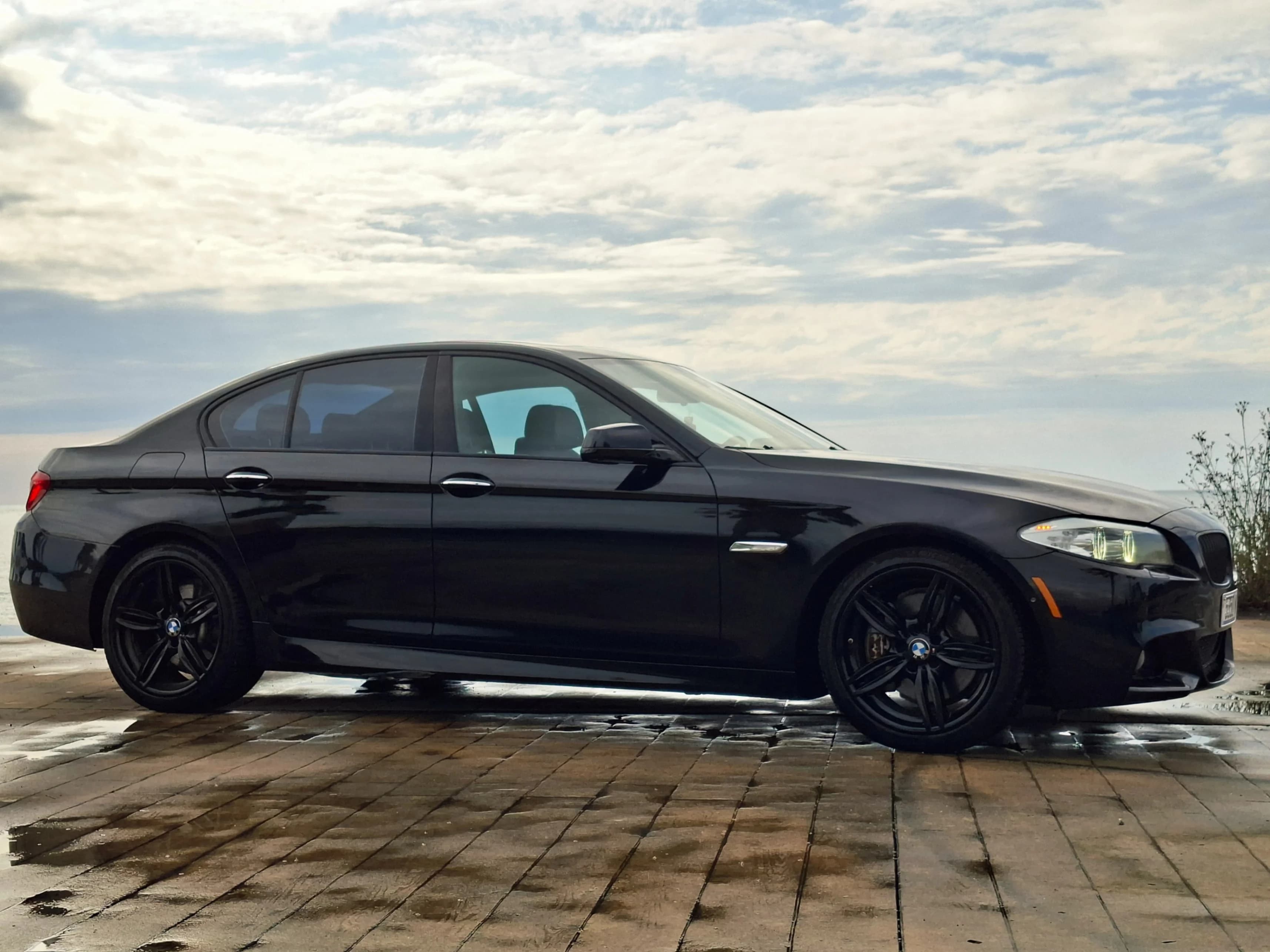 იქირავე BMW 535I
