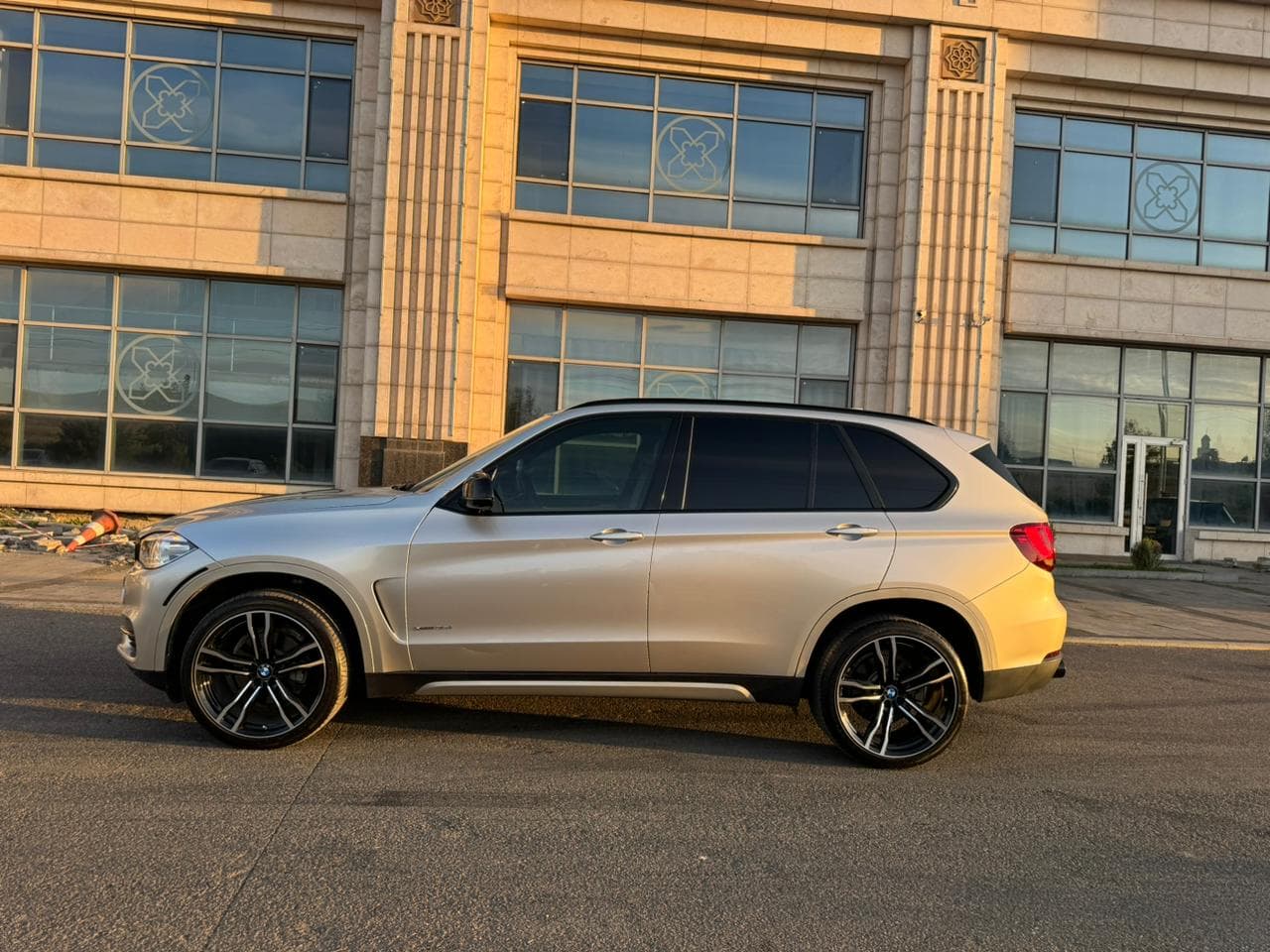 Bmw x5 2017 view 4