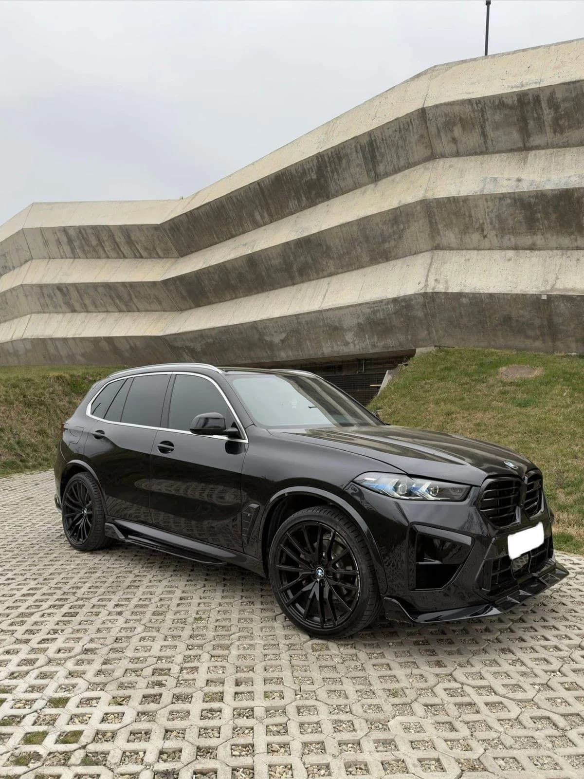 BMW X5 M40i 2021 view 4
