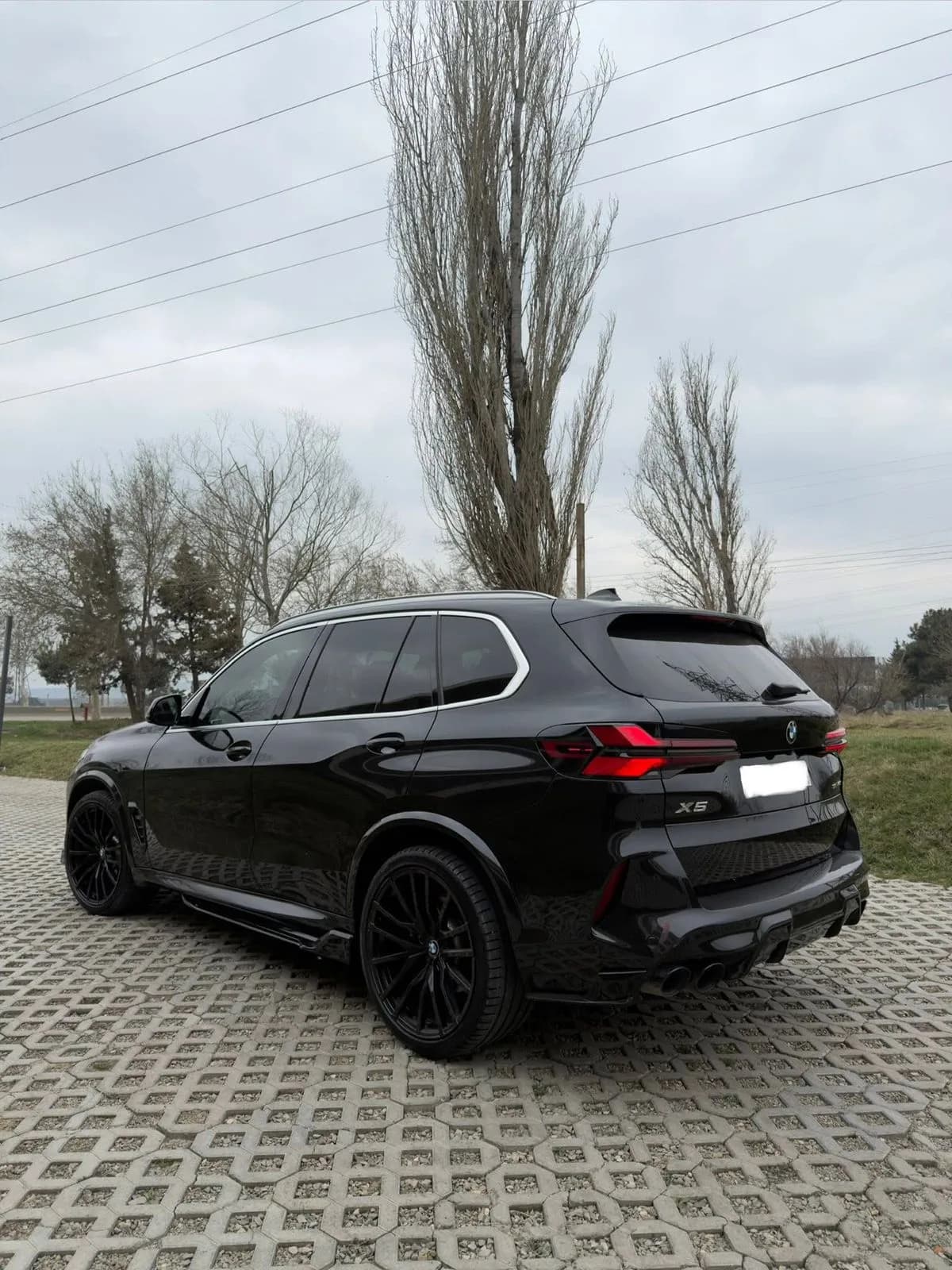 BMW X5 M40i 2021 view 3