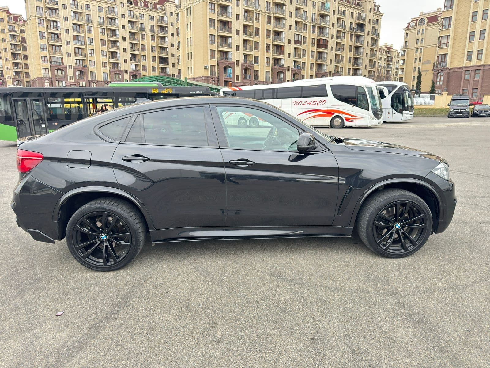 Bmw x6 2018 view 4