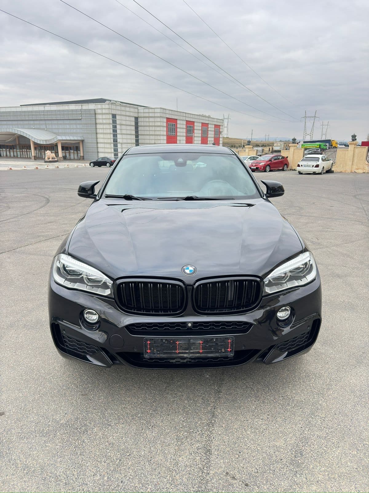 Bmw x6 2018 view 3
