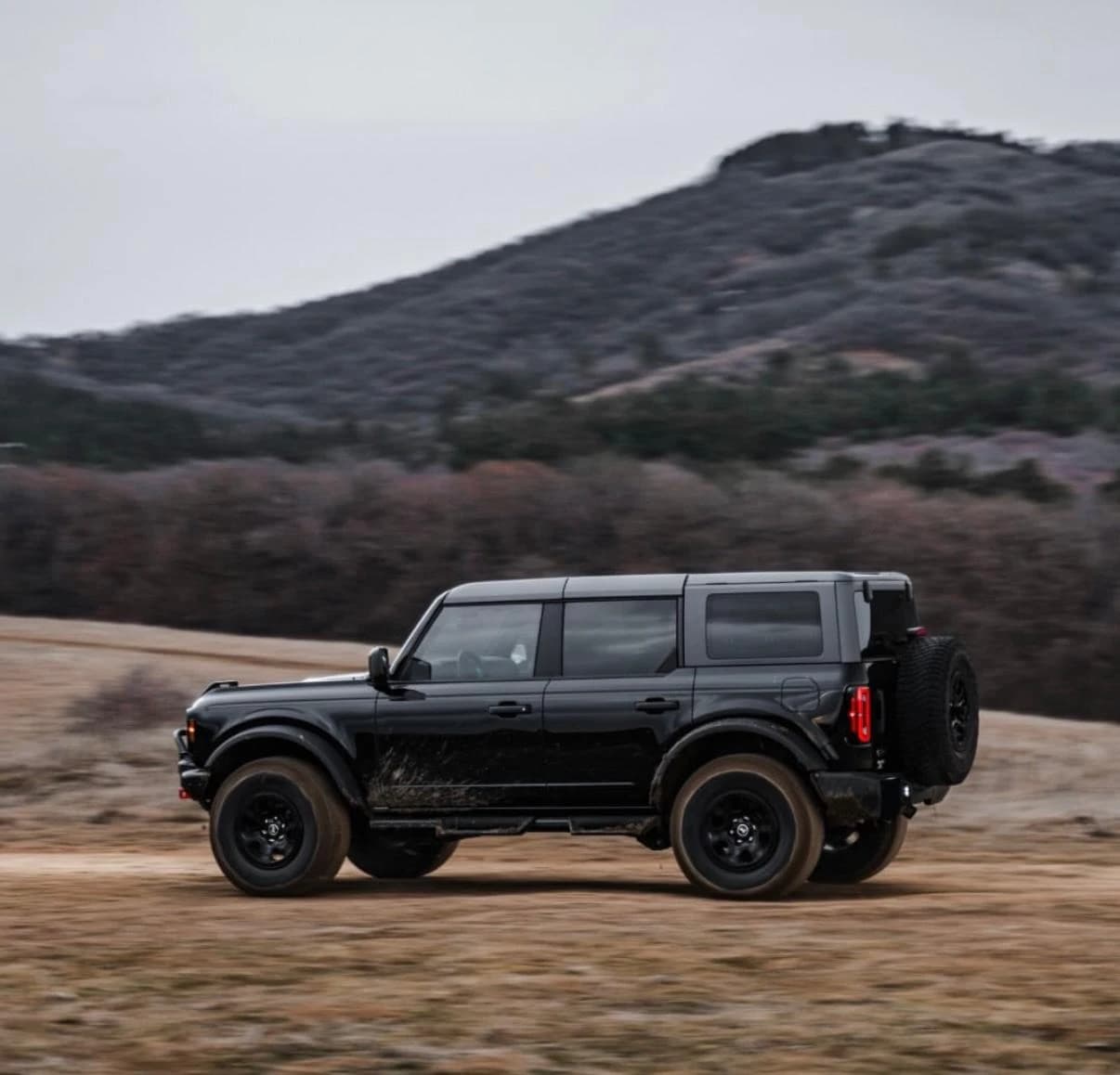 Ford Bronco 2024 view 5