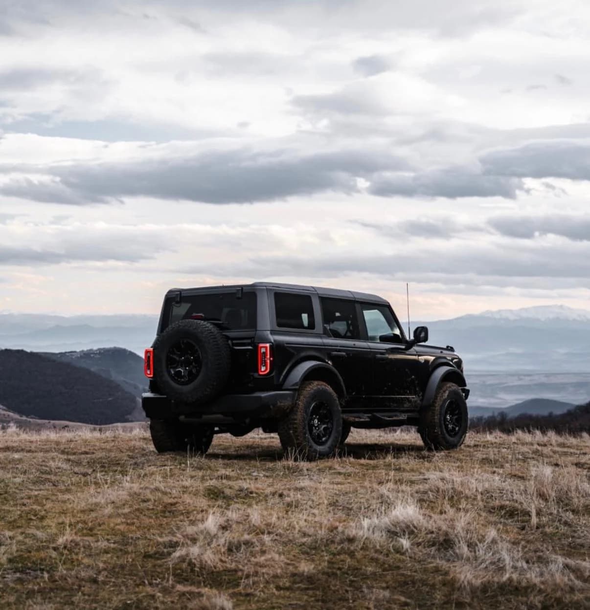 Ford Bronco 2024 view 4