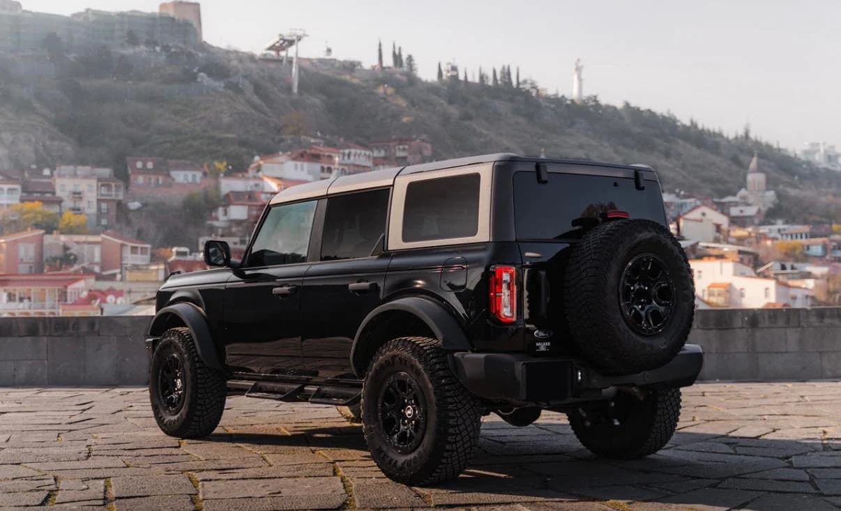 Ford Bronco 2024 view 3