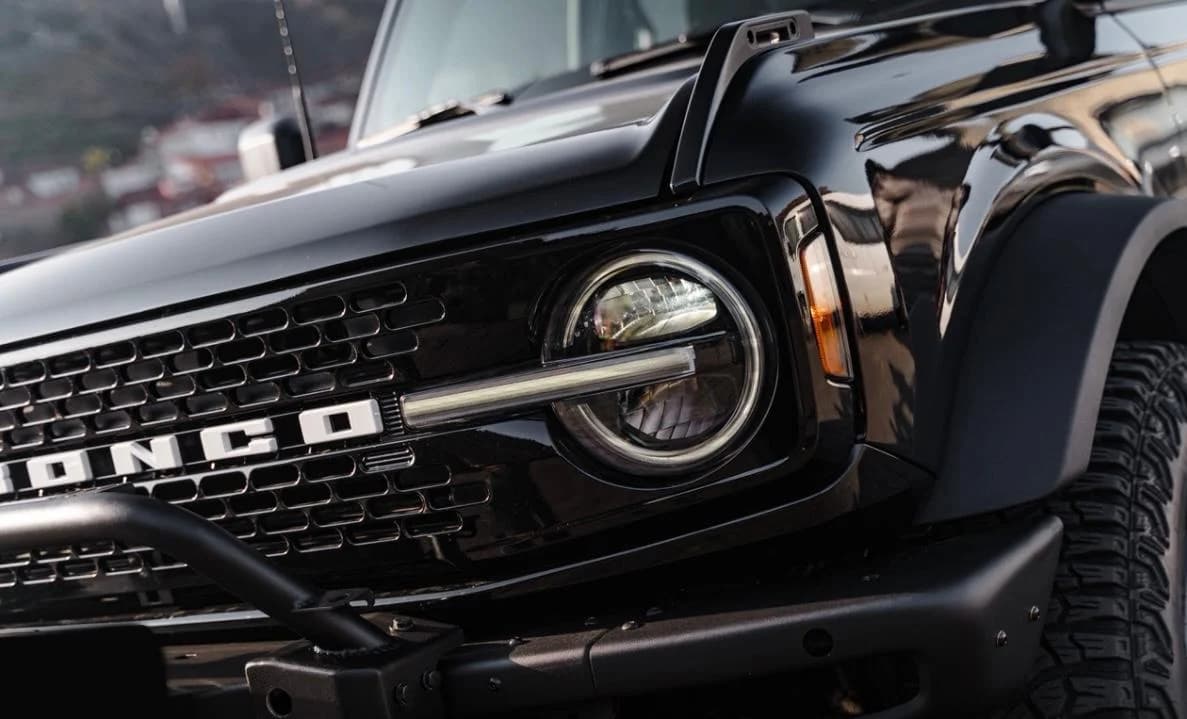 Ford Bronco 2024 view 2