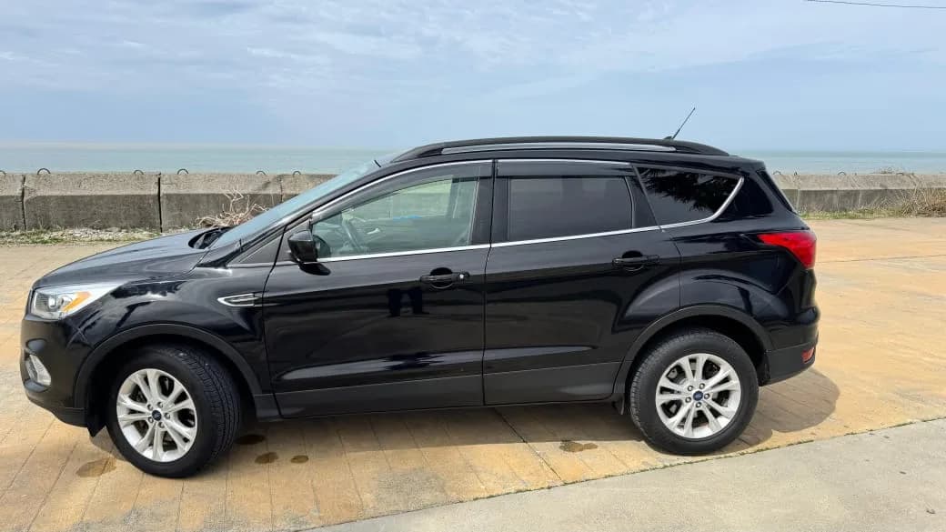 FORD ESCAPE SEL photo 3
