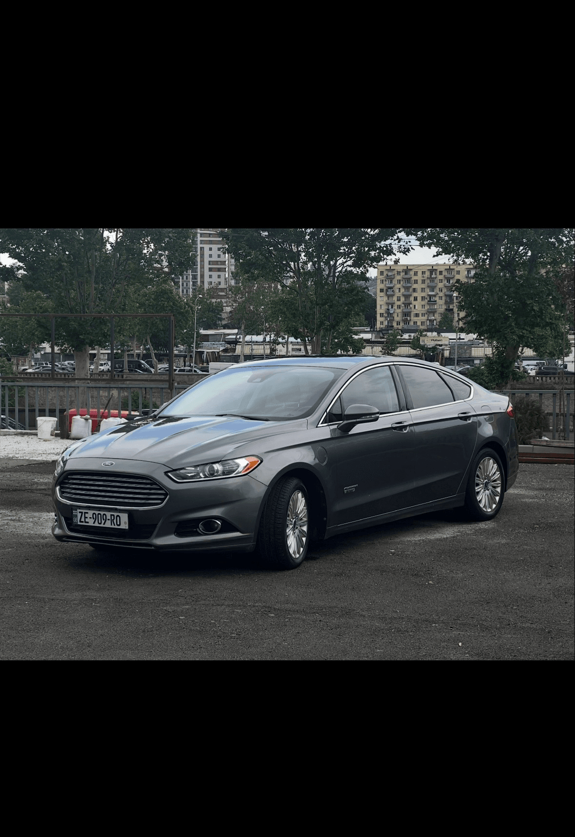 Ford Fusion photo 2