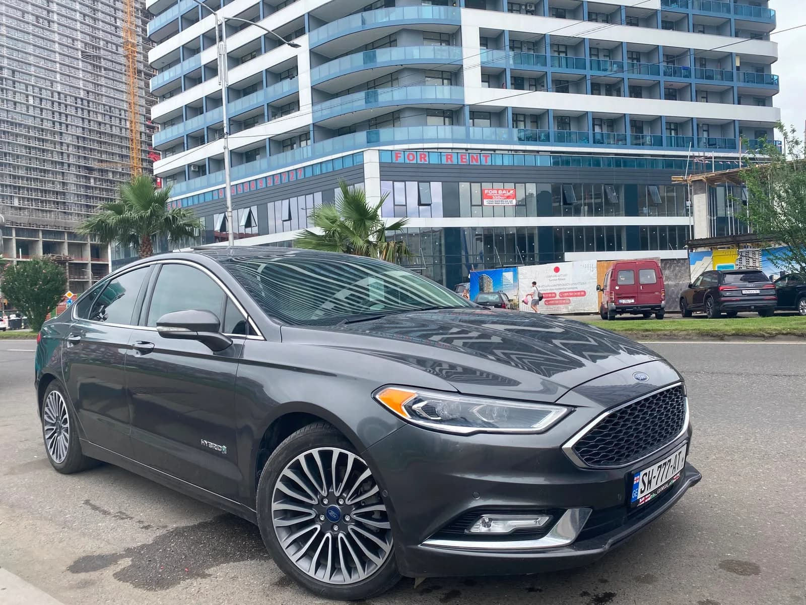 იქირავე FORD FUSION PLATINUM
