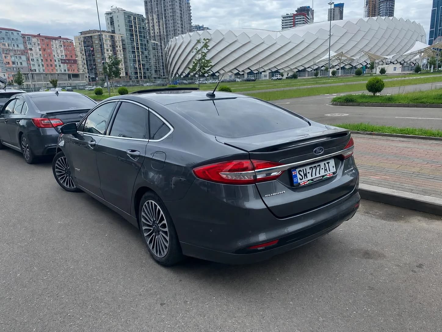 FORD FUSION PLATINUM photo 3