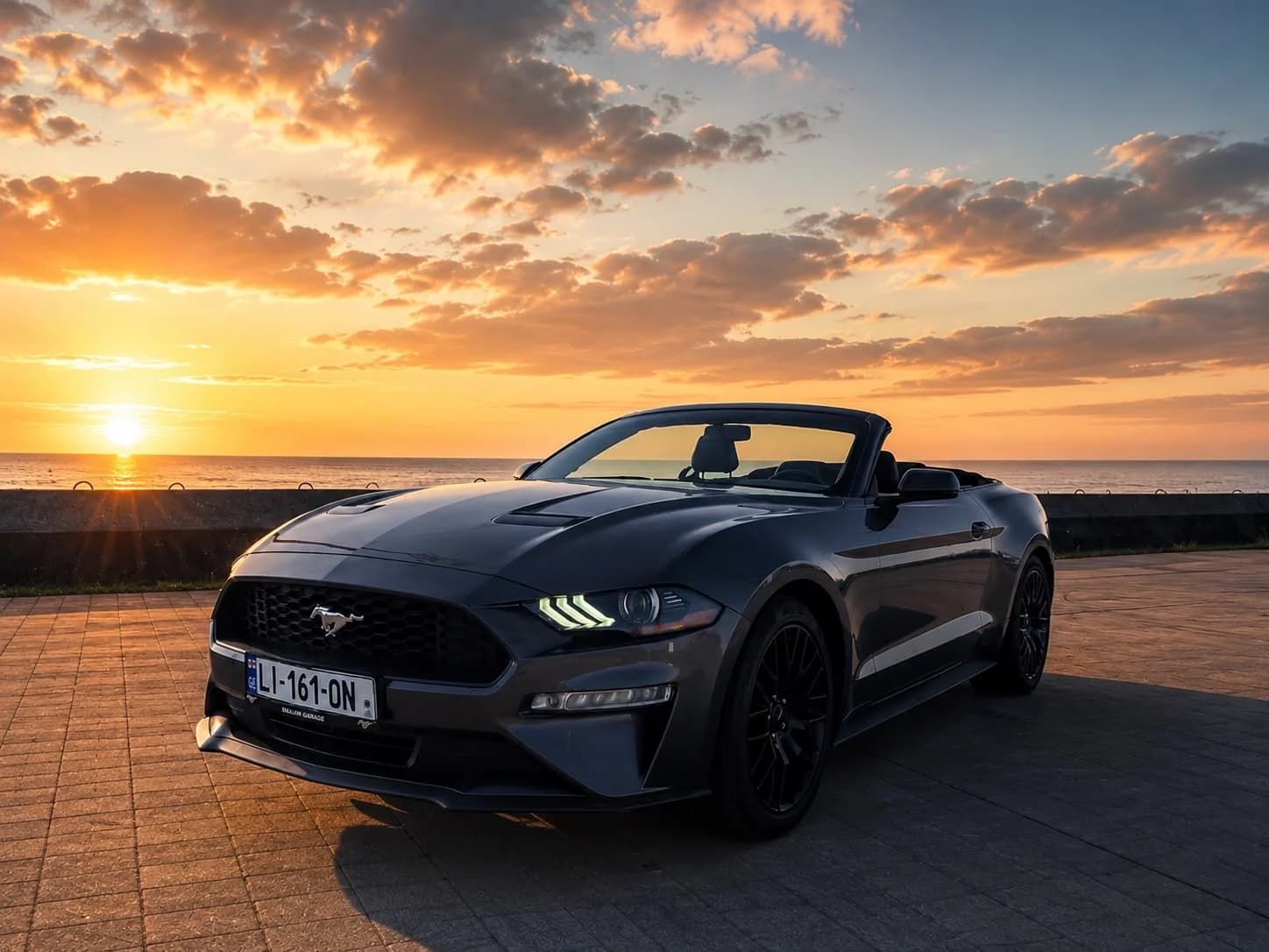 FORD MUSTANG CONVERTIBLE photo 2