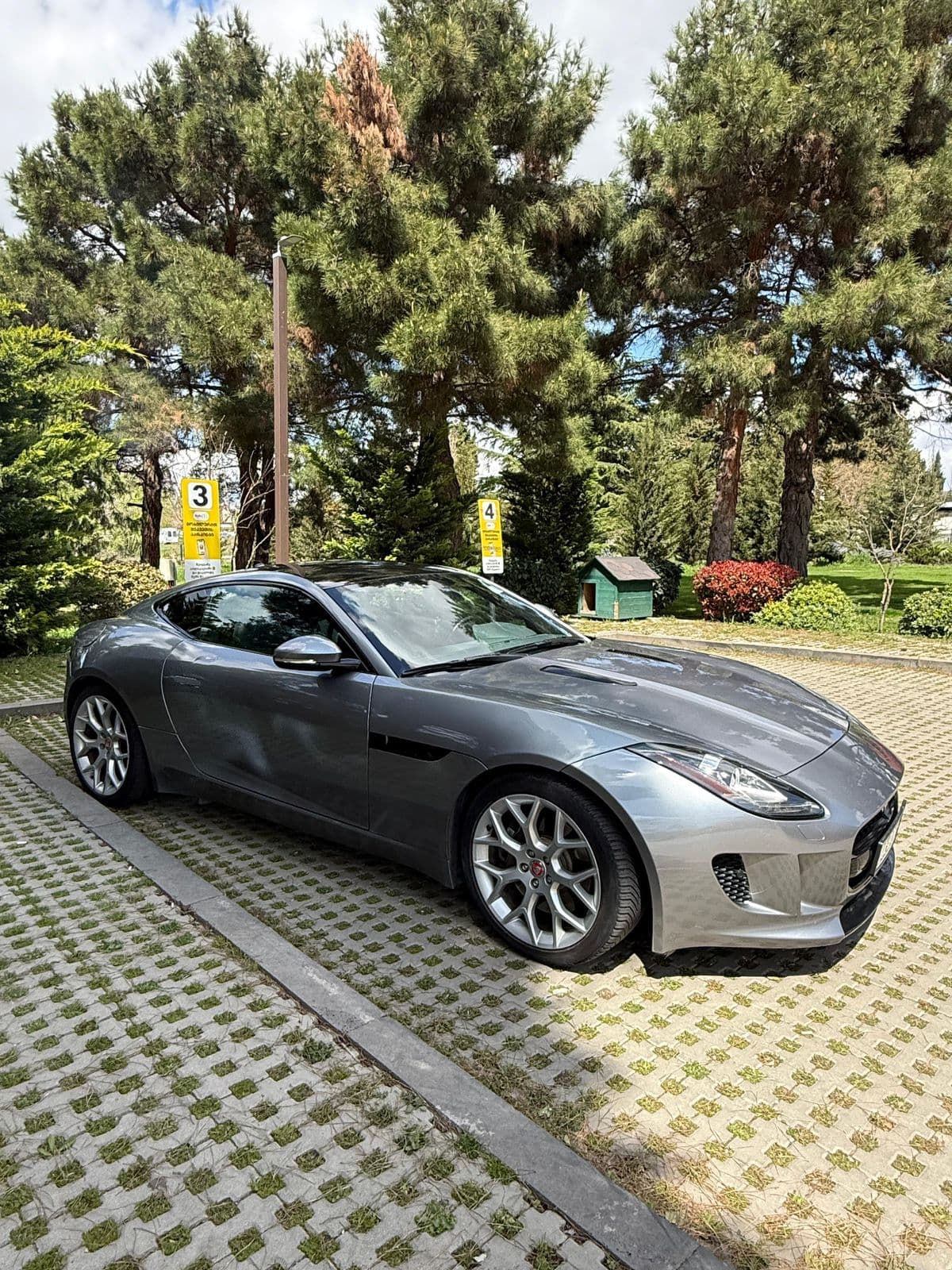 Jaguar F-TYPE 2014 view 3