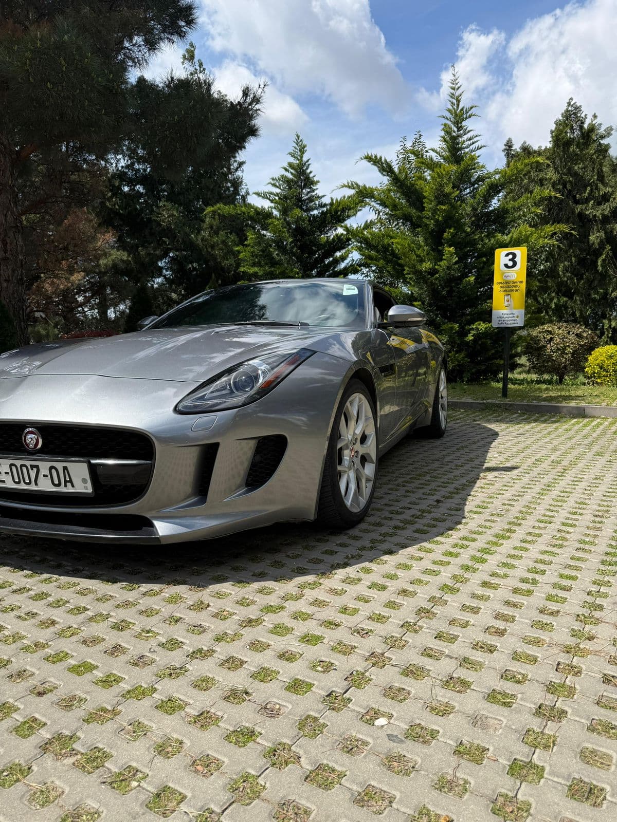 Jaguar F-TYPE 2014 view 2