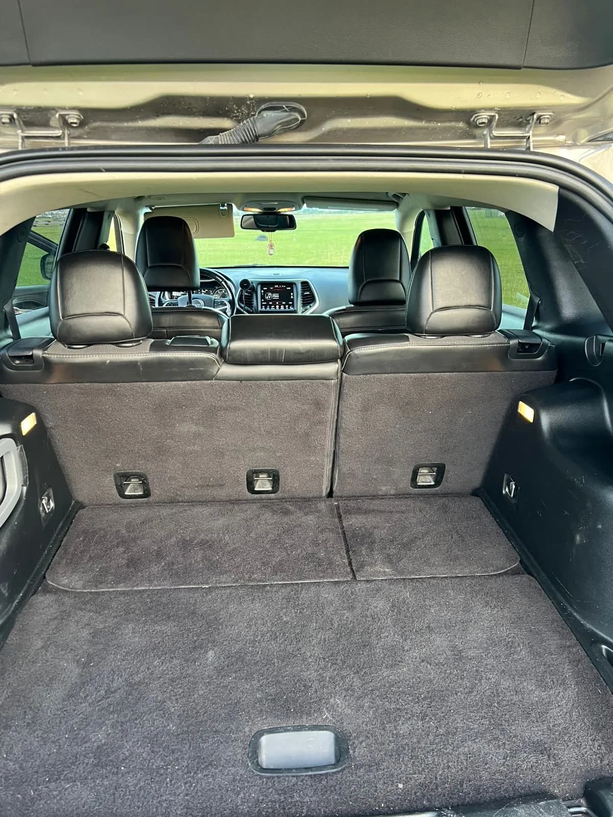 Rent Jeep Cherokee in Kutaisi — photo 7