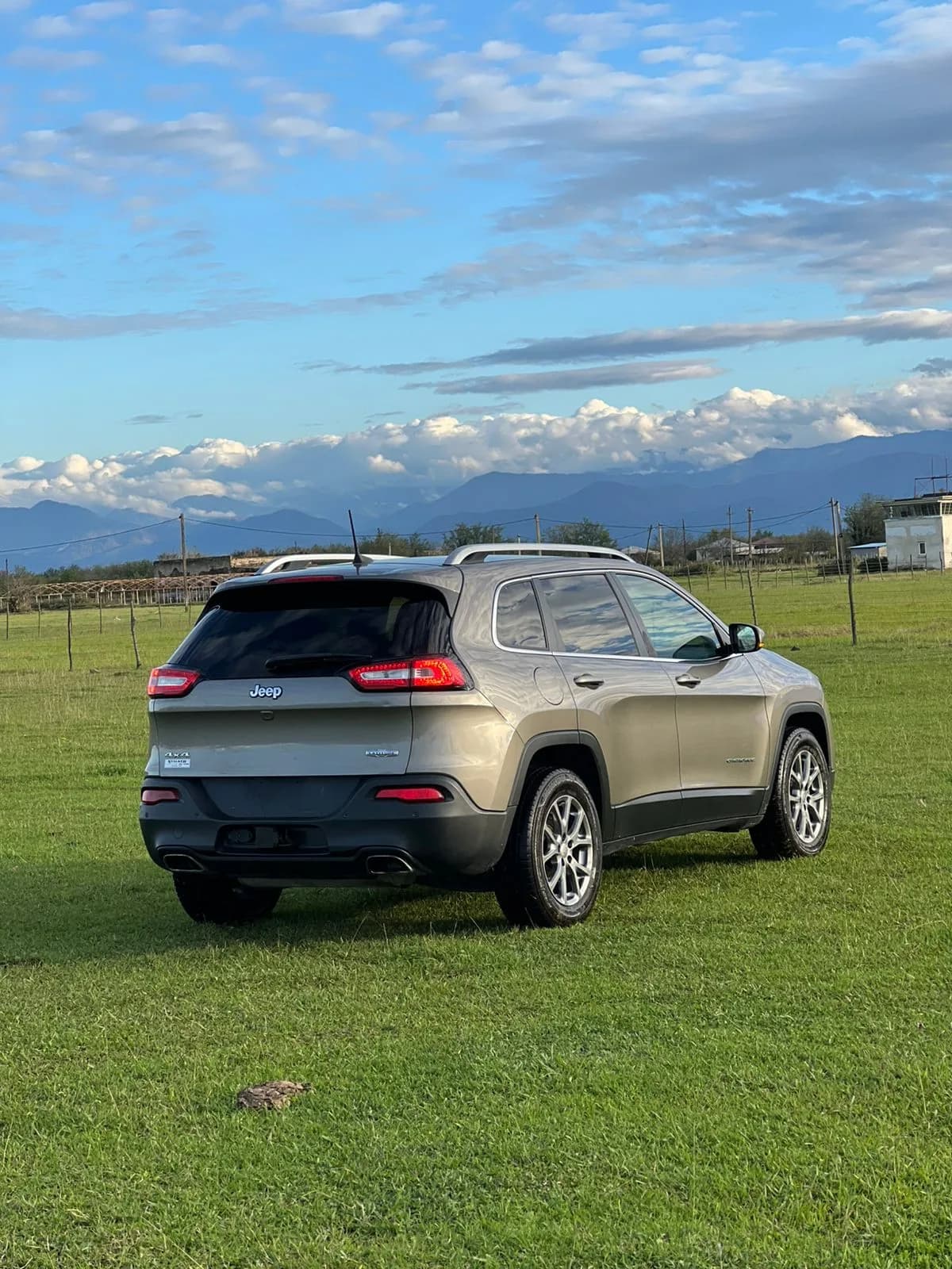 Rent Jeep Cherokee in Kutaisi — photo 4