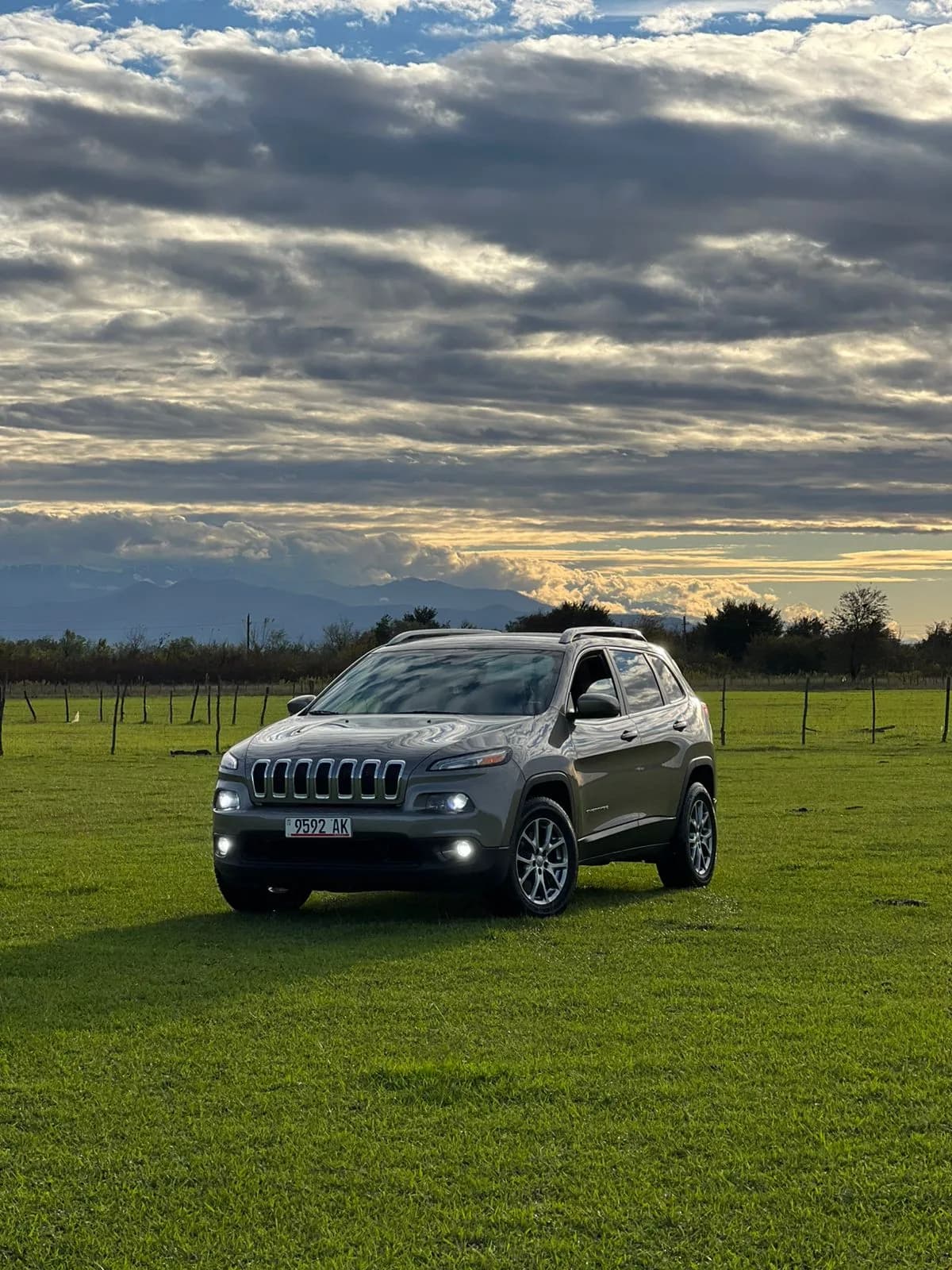 Rent Jeep Cherokee in Kutaisi — photo 2