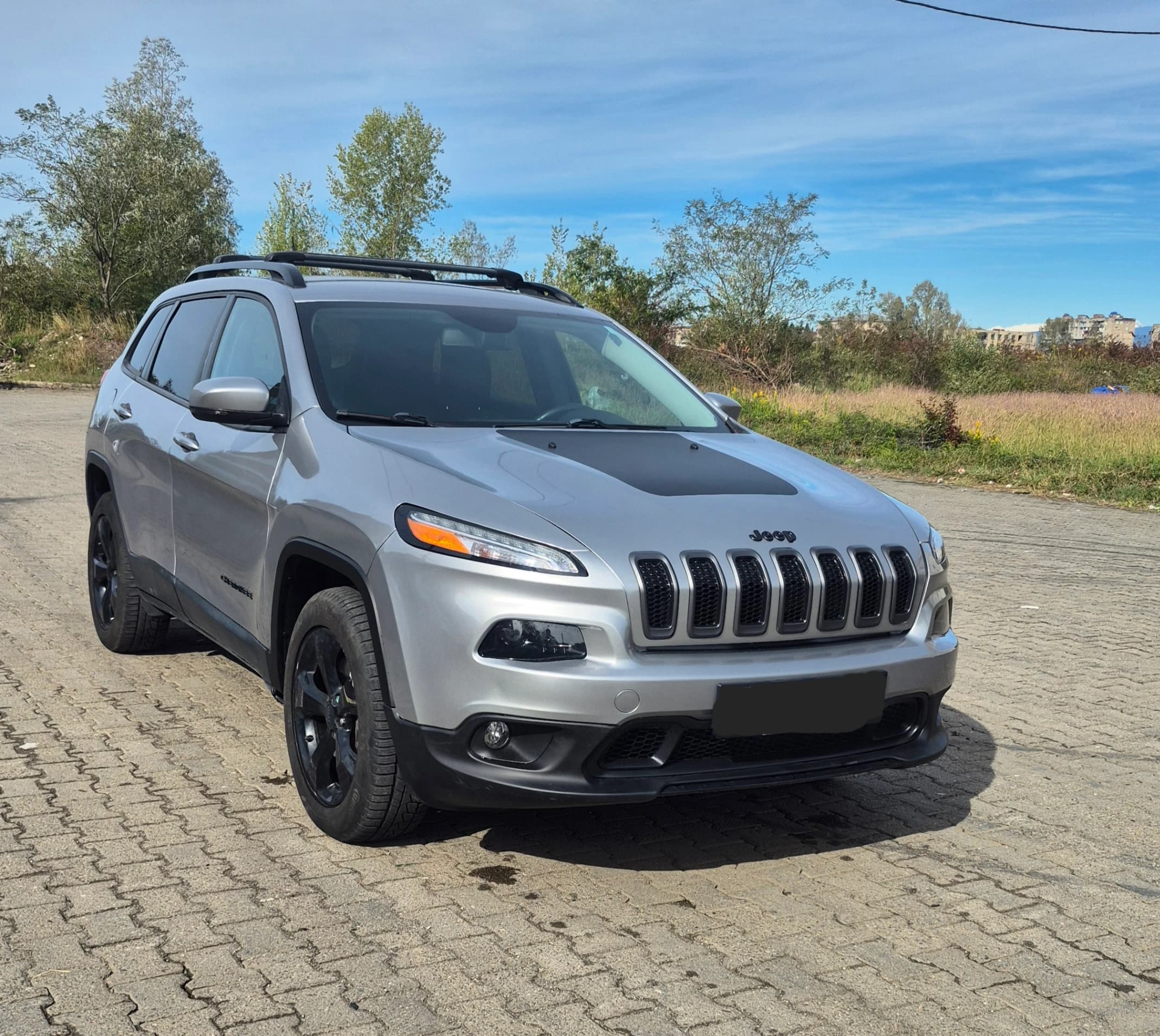 Rent Jeep cherokee