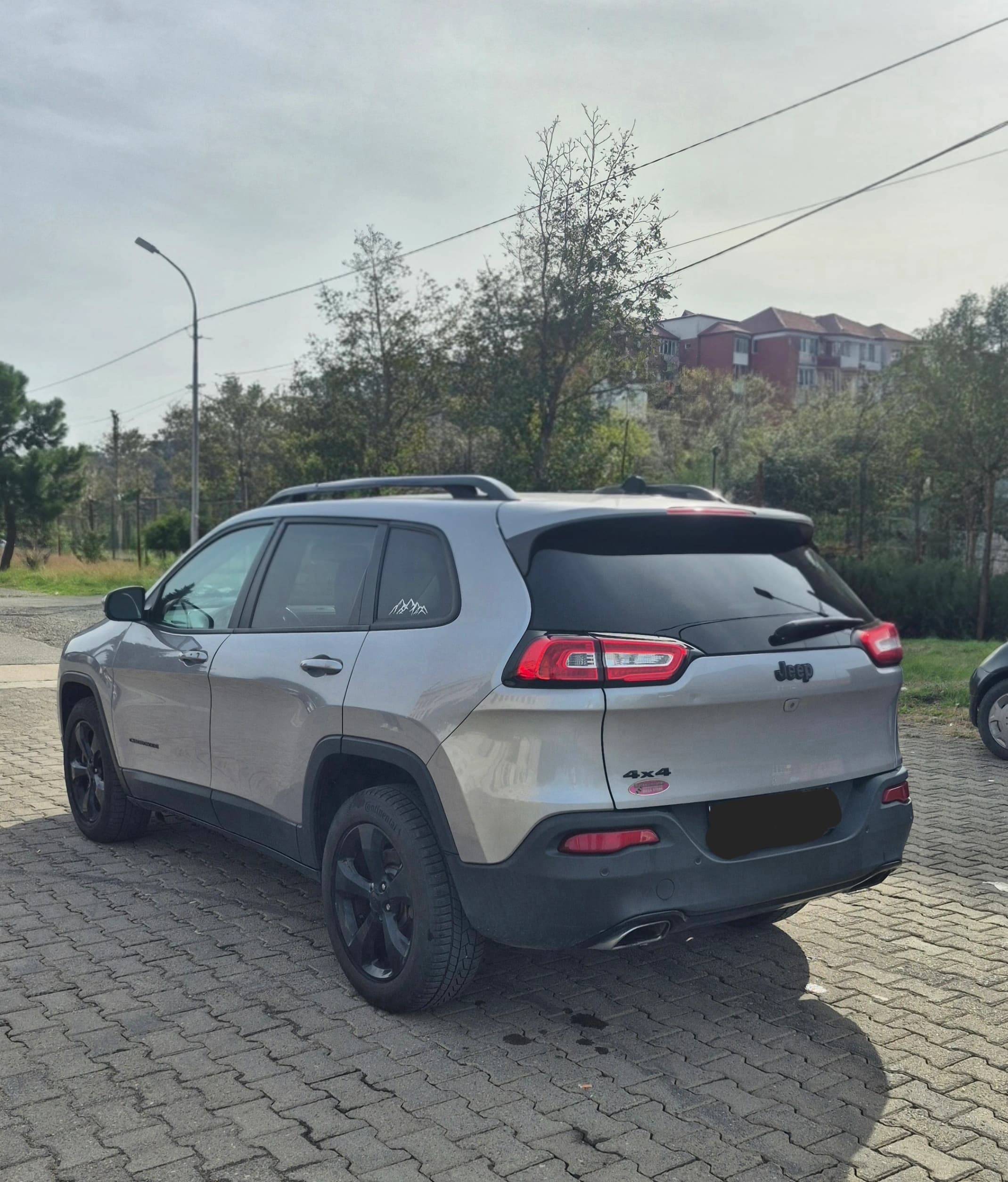 Rent Jeep Cherokee in Kutaisi — photo 3