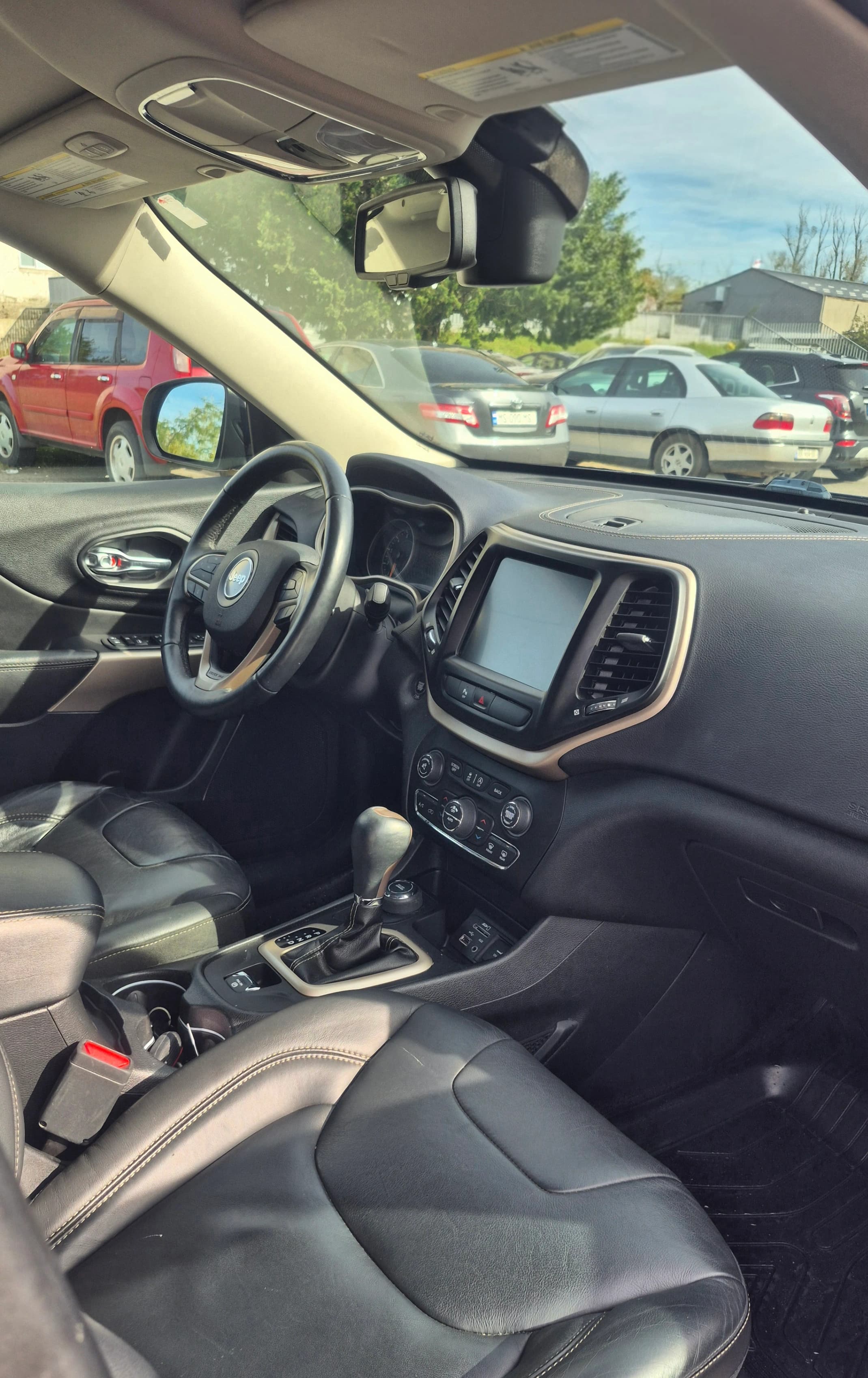 Rent Jeep Cherokee in Kutaisi — photo 5