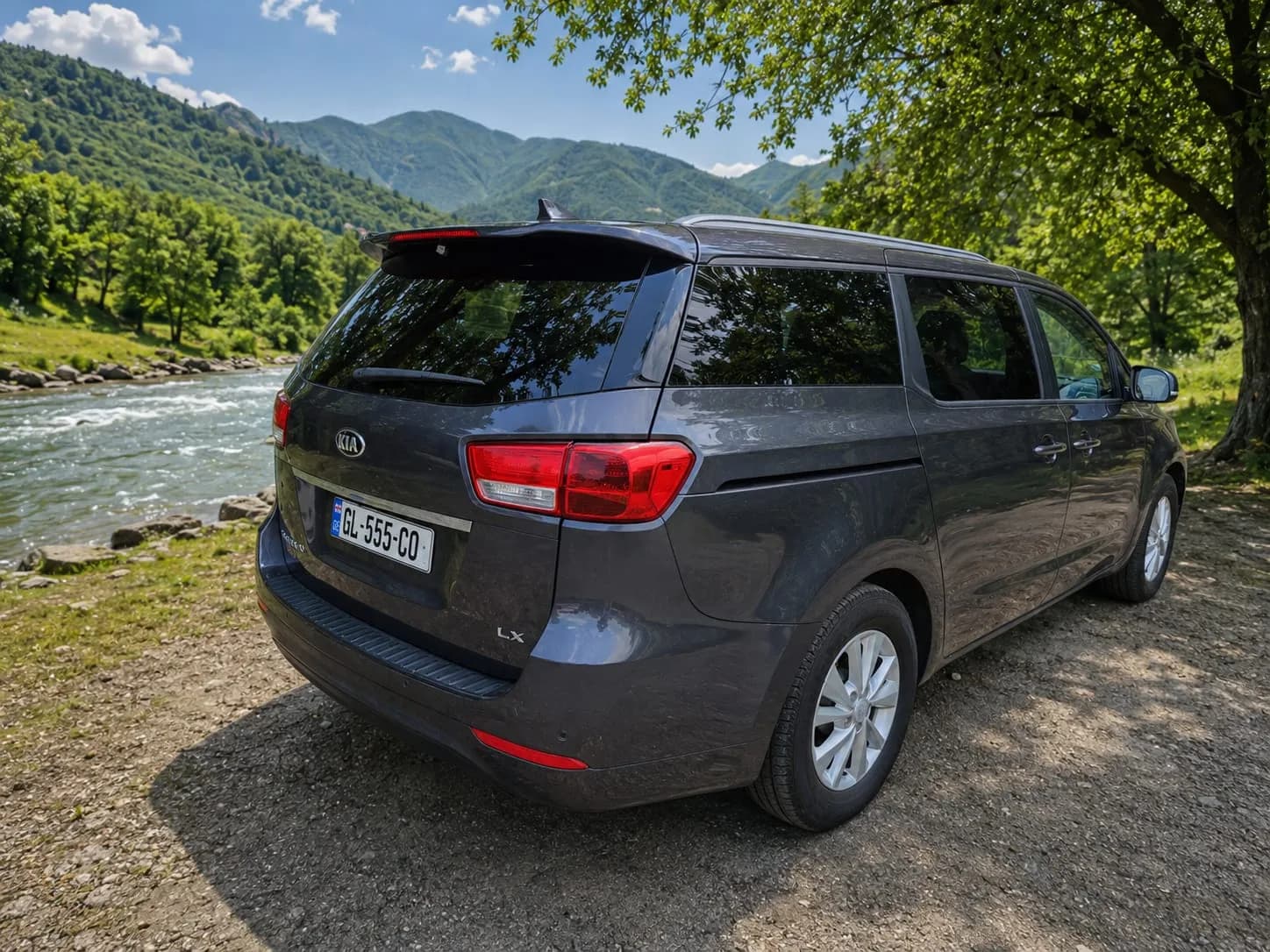 KIA SEDONA 8 SEATER VAN photo 2