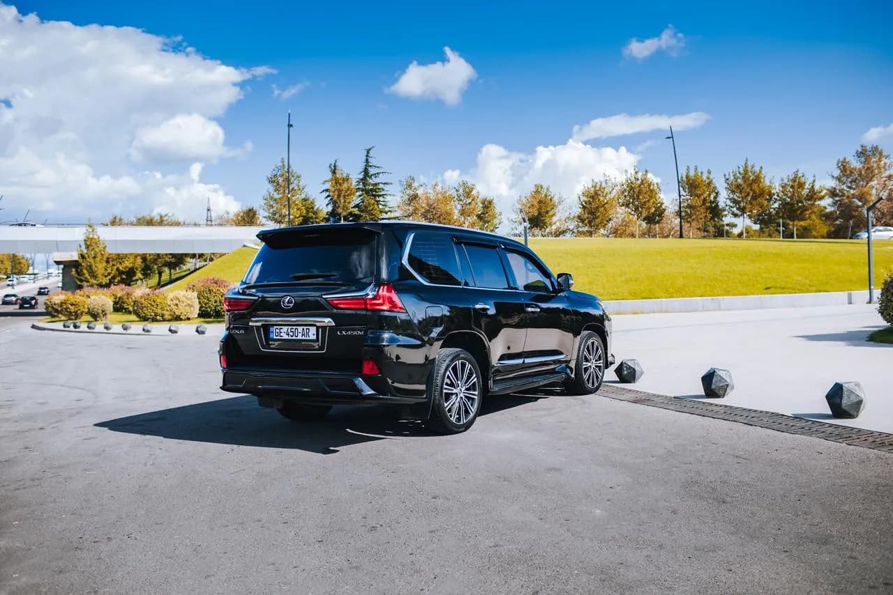 Lexus LX 450 2020 view 4