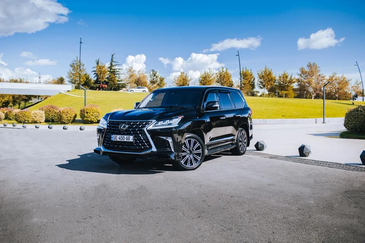 Lexus LX 450 2020 view 1