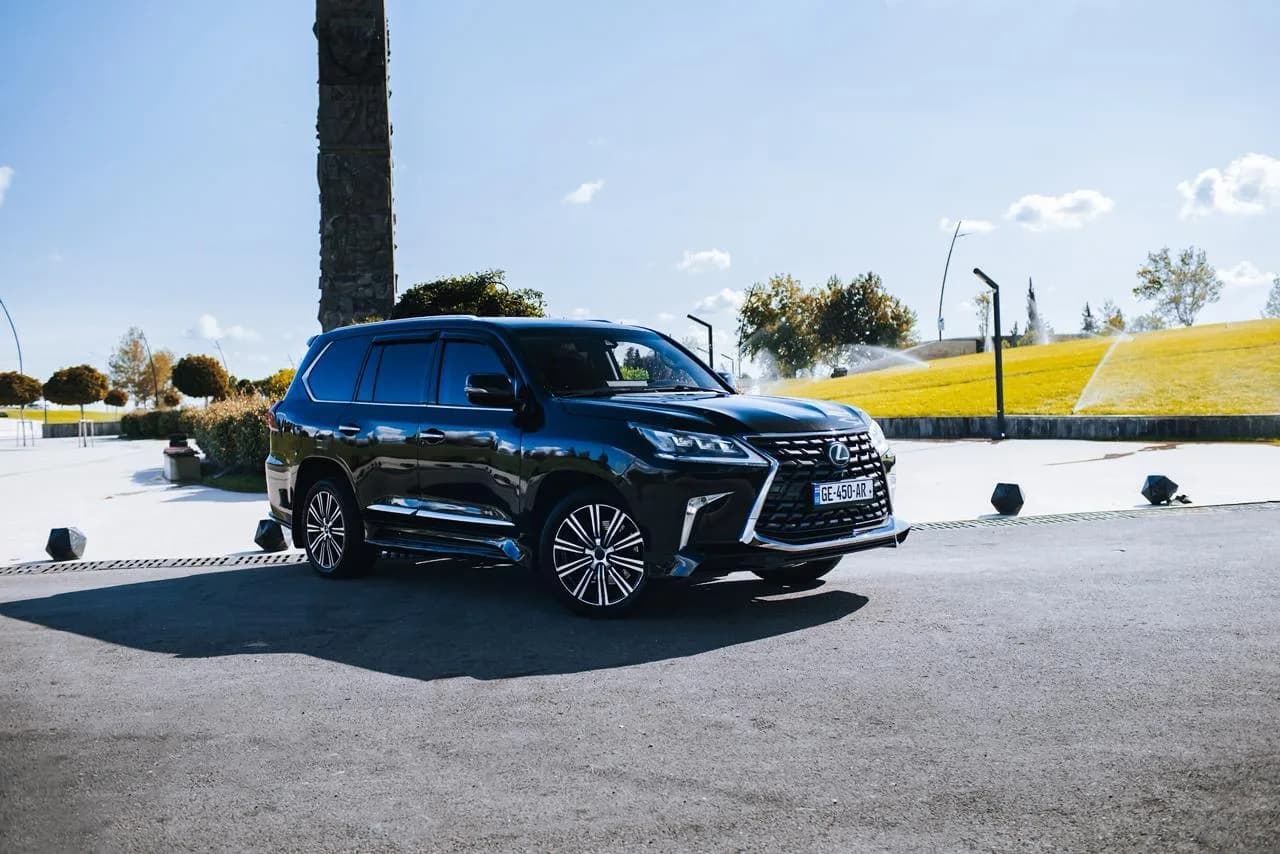 Lexus LX 450 2020 view 2