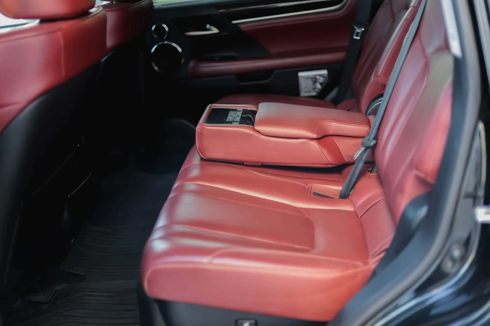 Lexus LX 450 2020 view 7