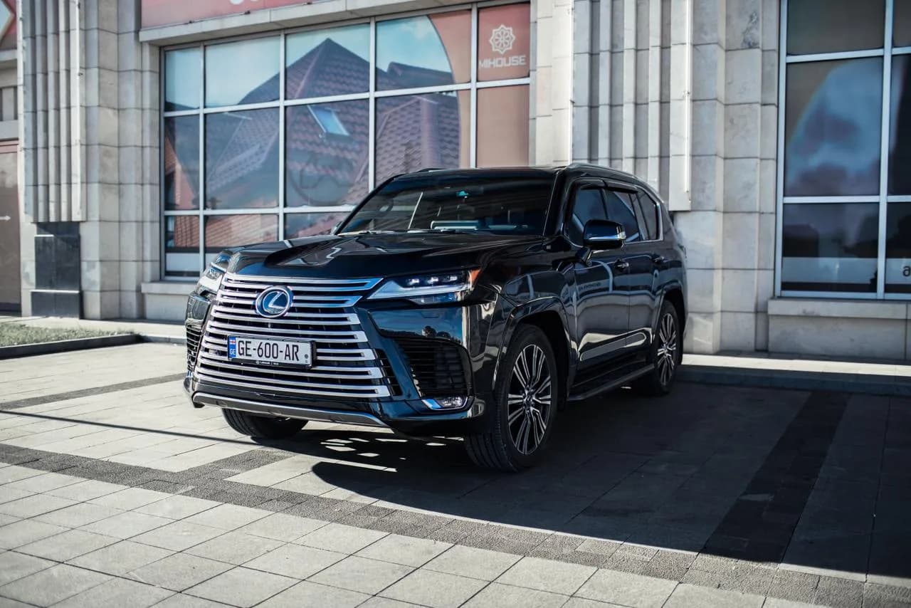 Lexus Lx 600 2024 view 1