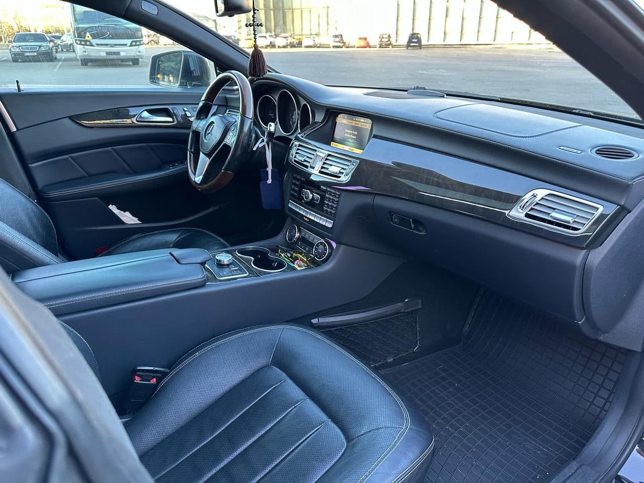 Mercedes-benz cls 550 2012  view 10
