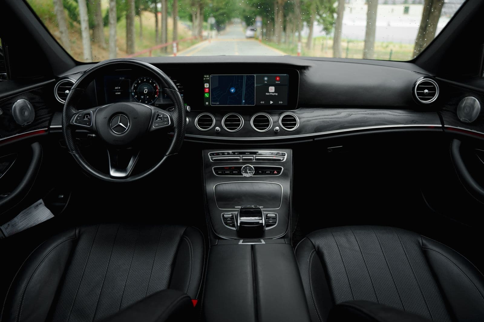 Mersedes-benz e300 2018  view 3