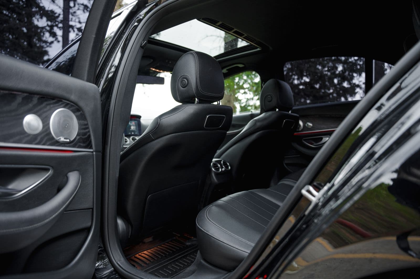 Mersedes-benz e300 2018  view 2