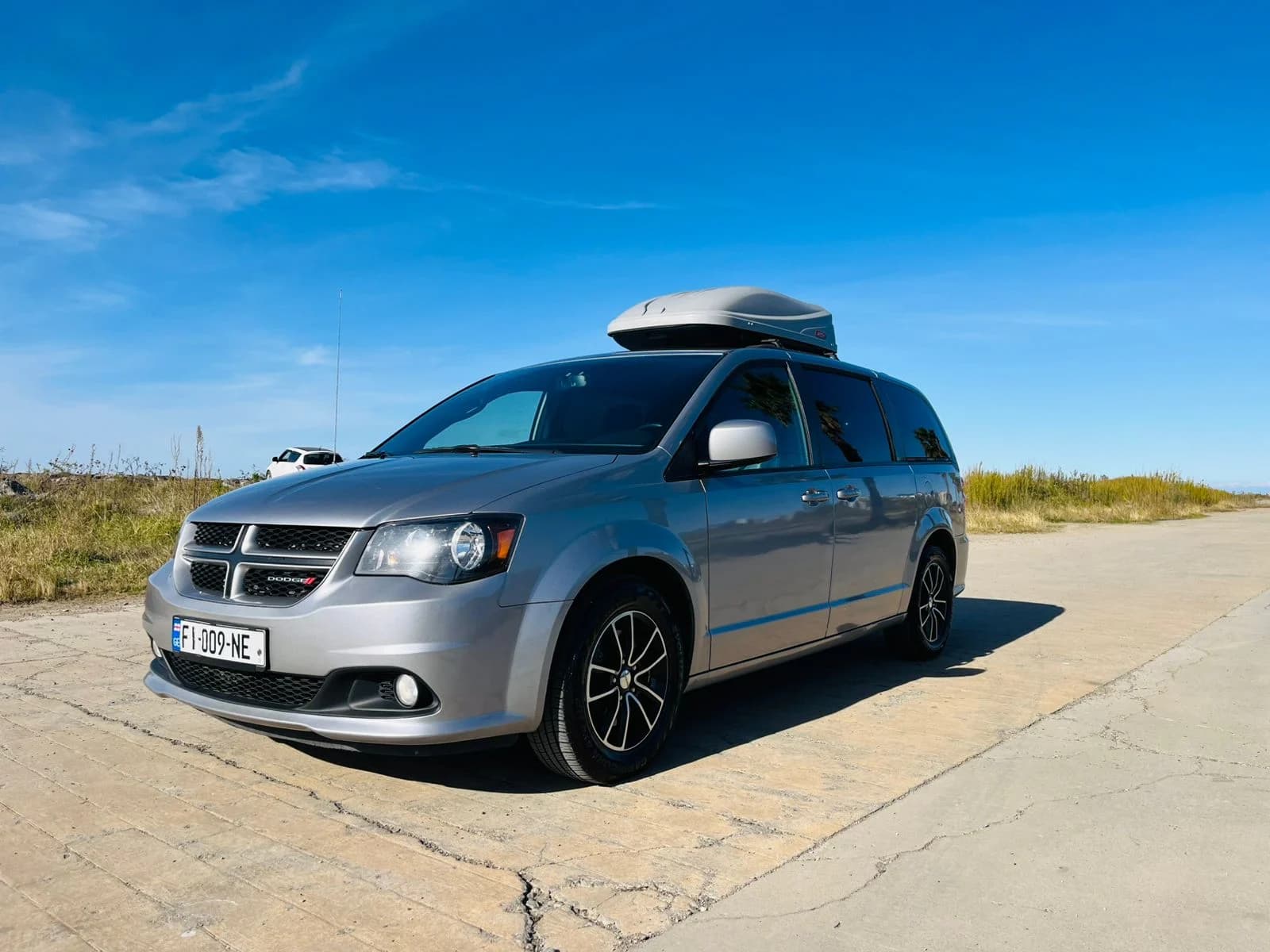 იქირავე DODGE GRAND CARAVAN (7 SEATER)