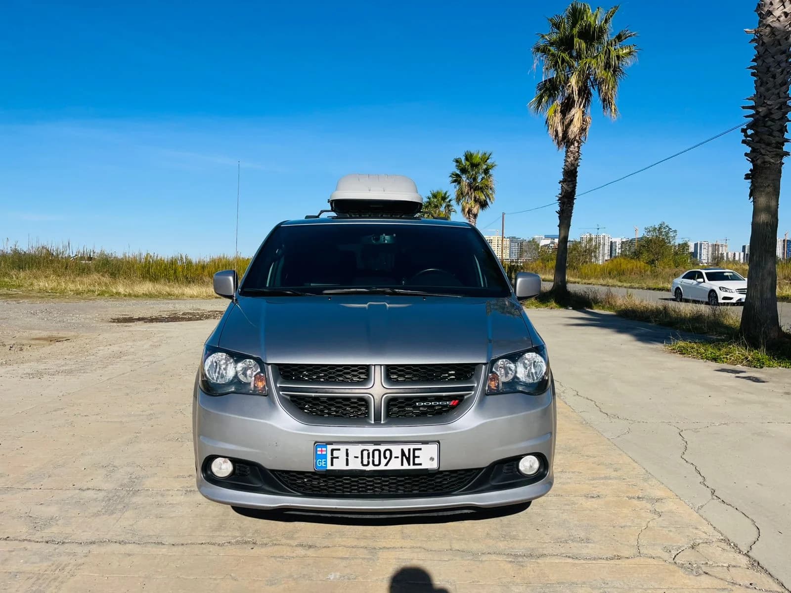 DODGE GRAND CARAVAN (7 SEATER) photo 3