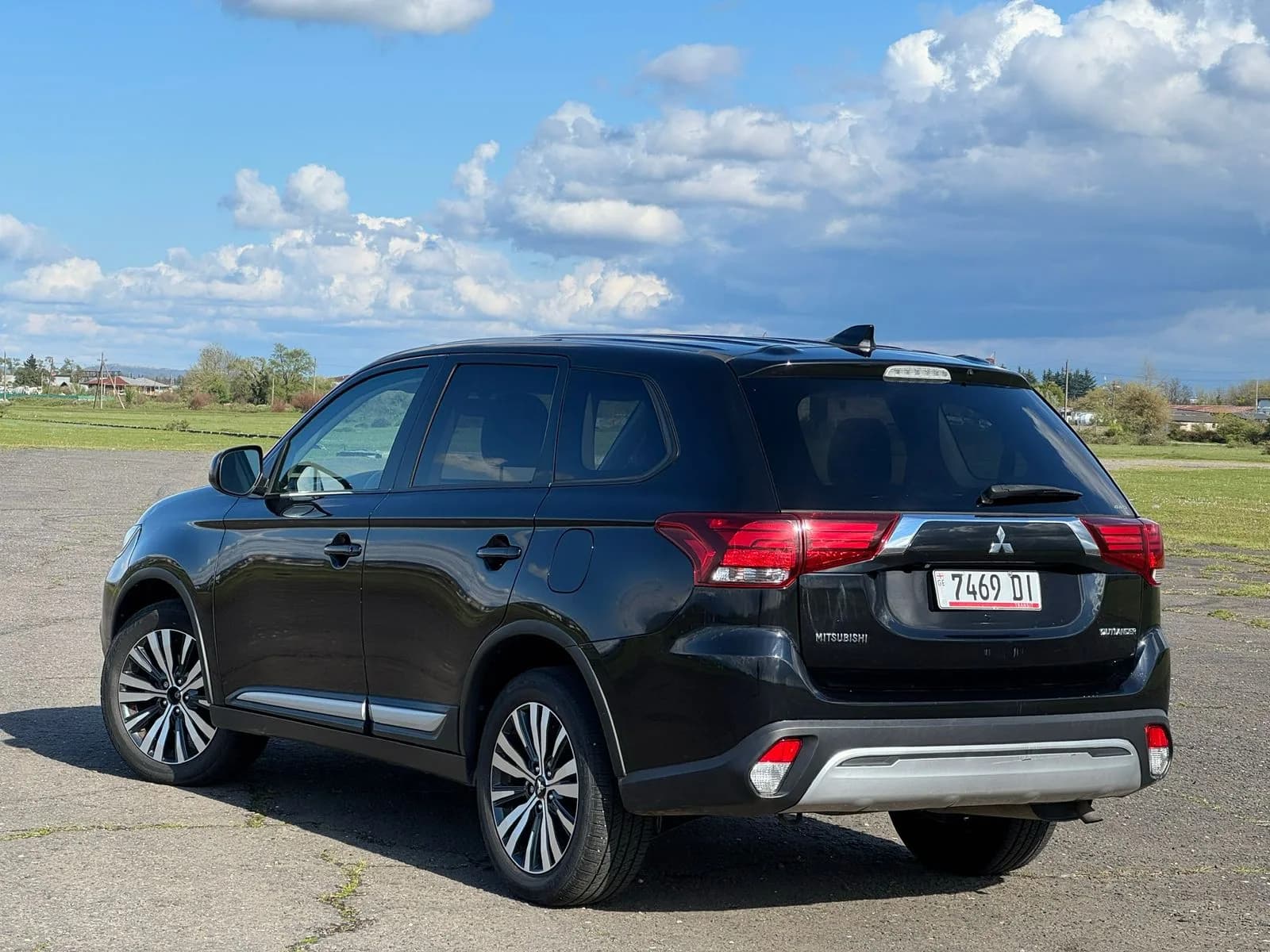 Rent Mitsubishi Outlander in Kutaisi — photo 3