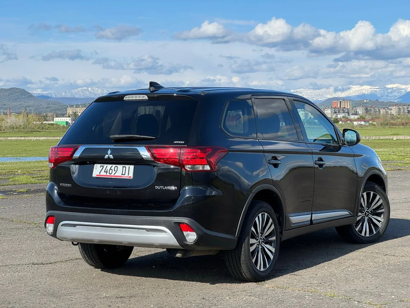 Rent Mitsubishi Outlander in Kutaisi — photo 4
