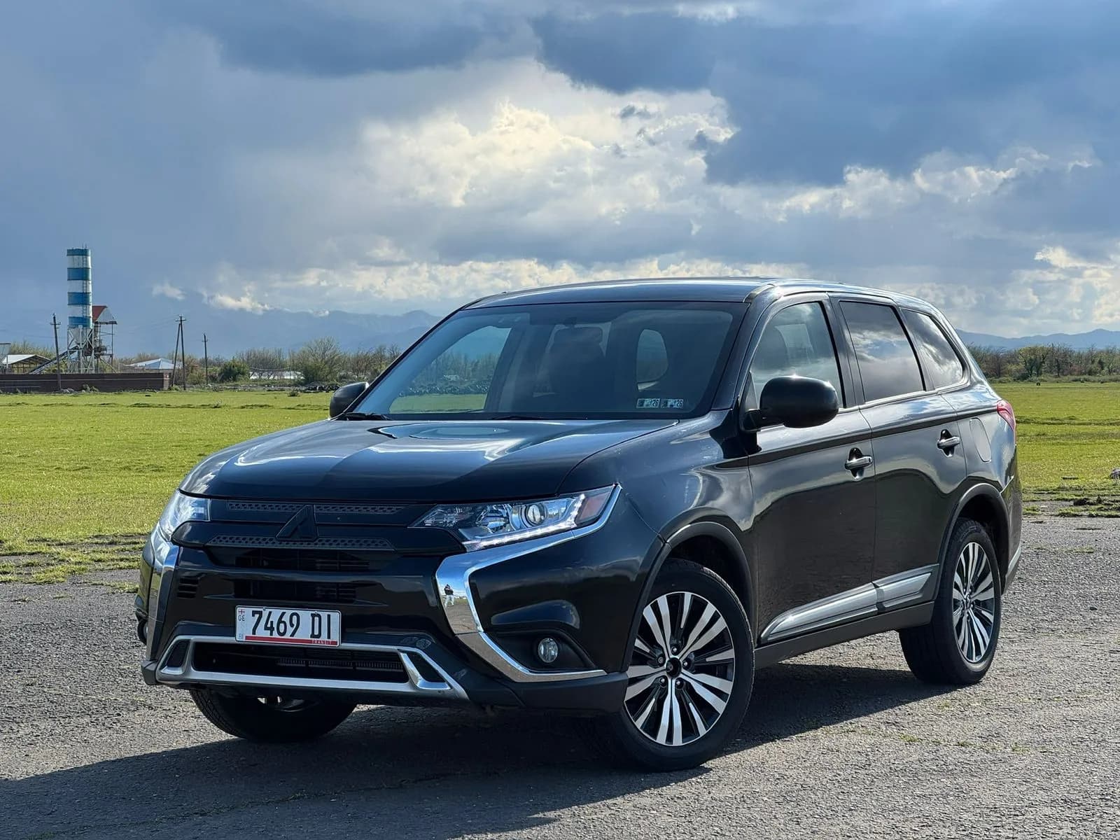 Rent Mitsubishi Outlander in Kutaisi — photo 2