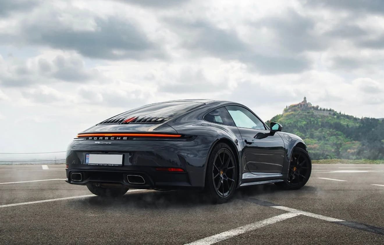 Porsche 911 carrera s 2025 photo 2
