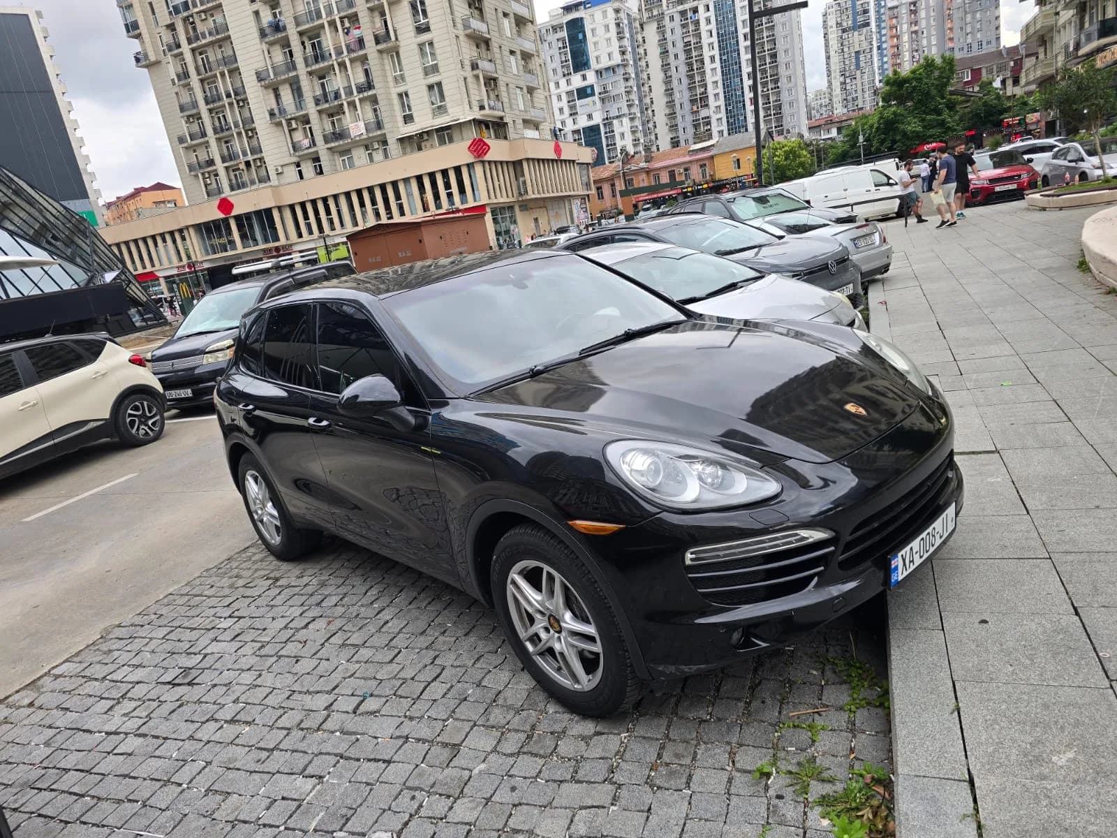 იქირავე PORSCHE CAYENNE