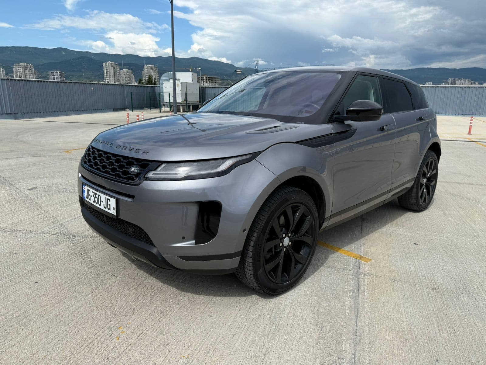 Range rover evoque 2021 view 2