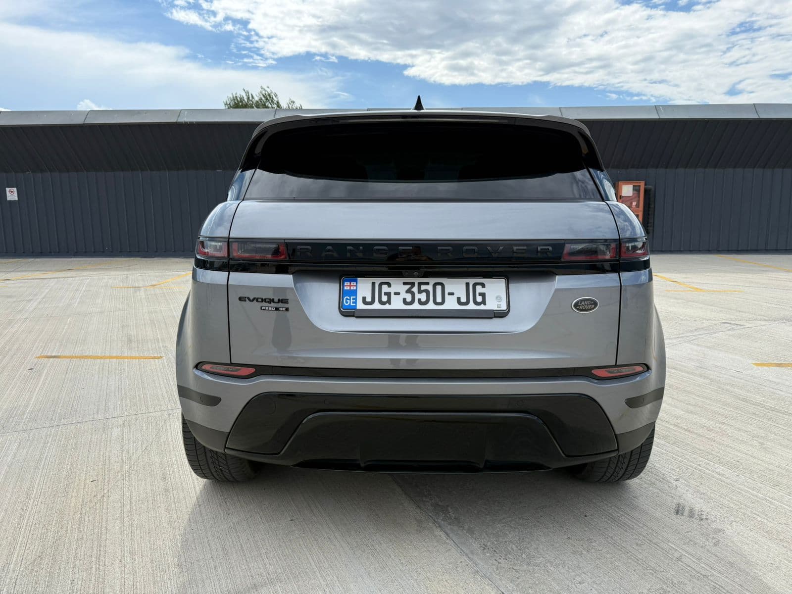 Range rover evoque 2021 view 4
