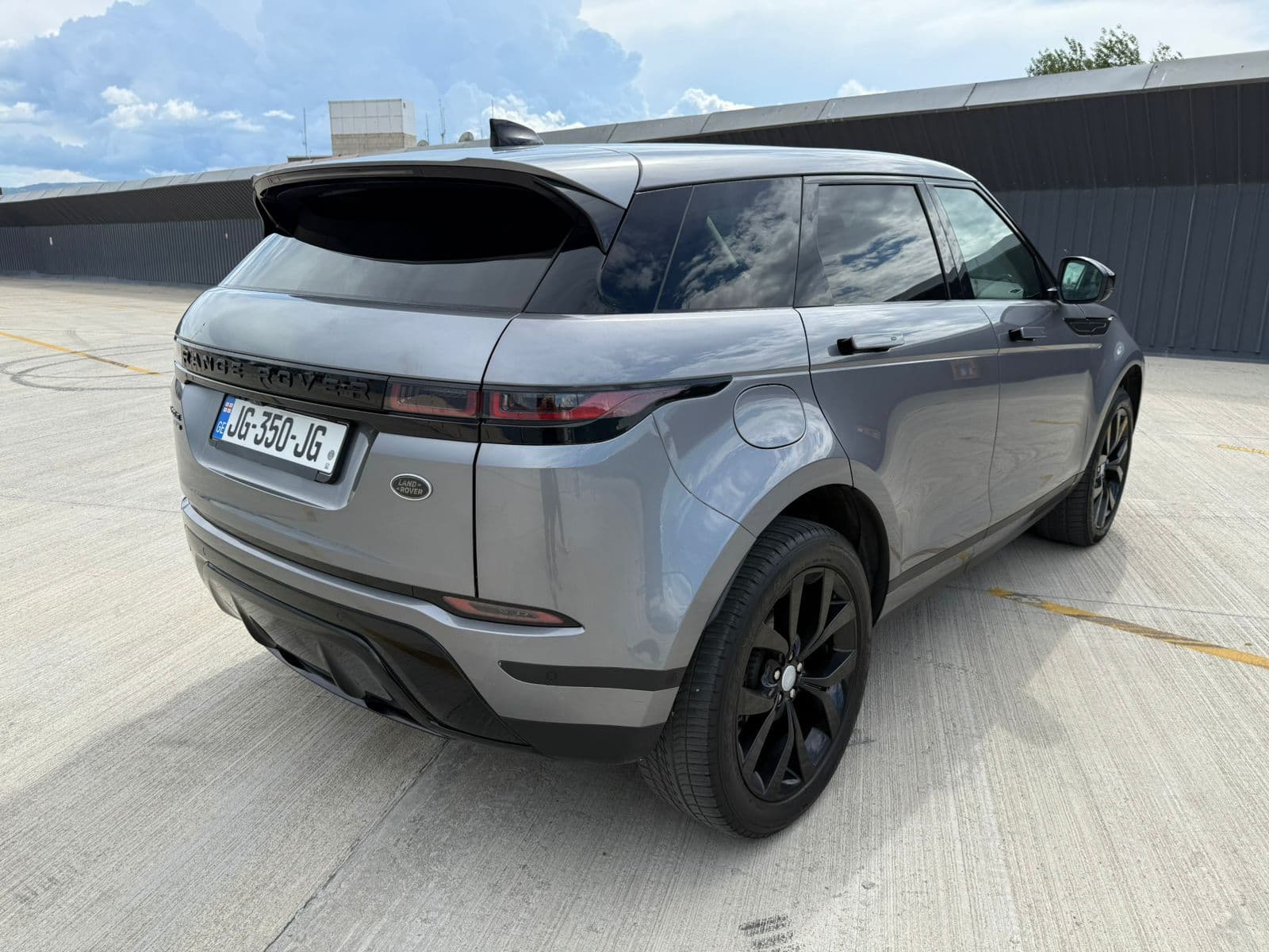 Range rover evoque 2021 view 6