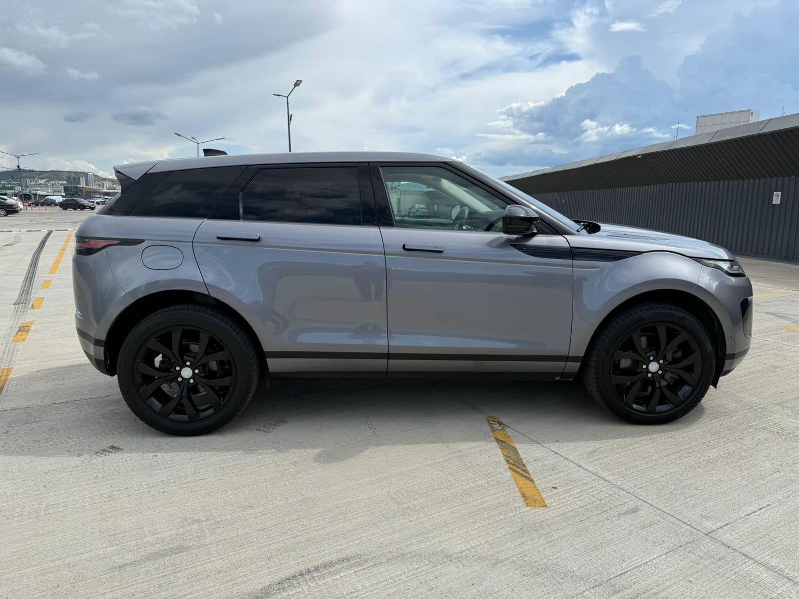 Range rover evoque 2021 view 7