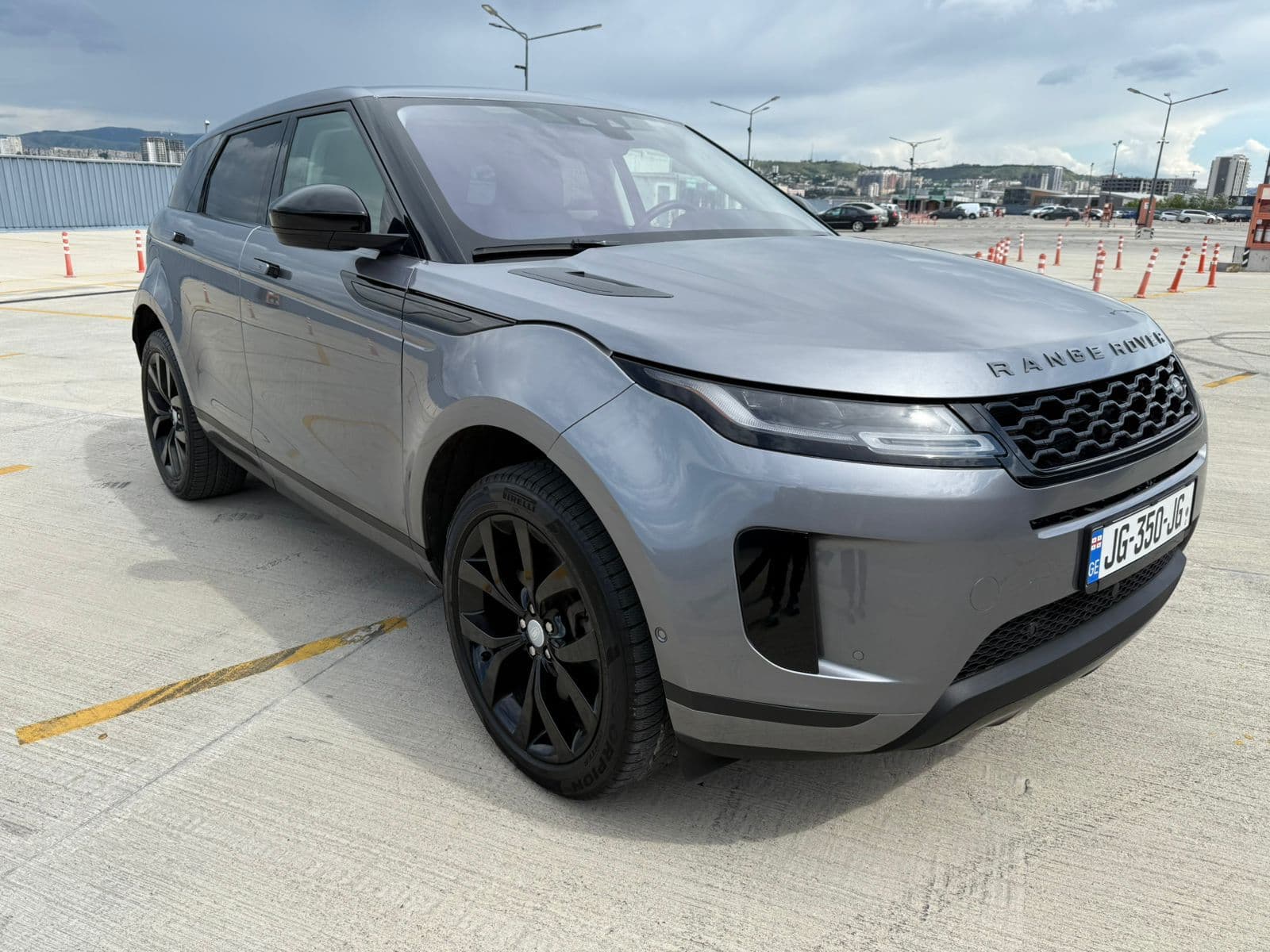Range rover evoque 2021 view 3