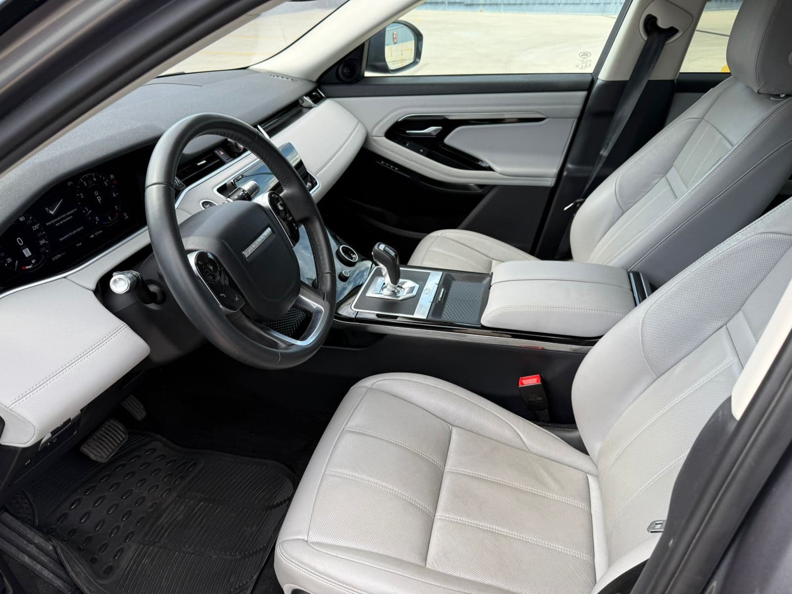 Range rover evoque 2021 view 9