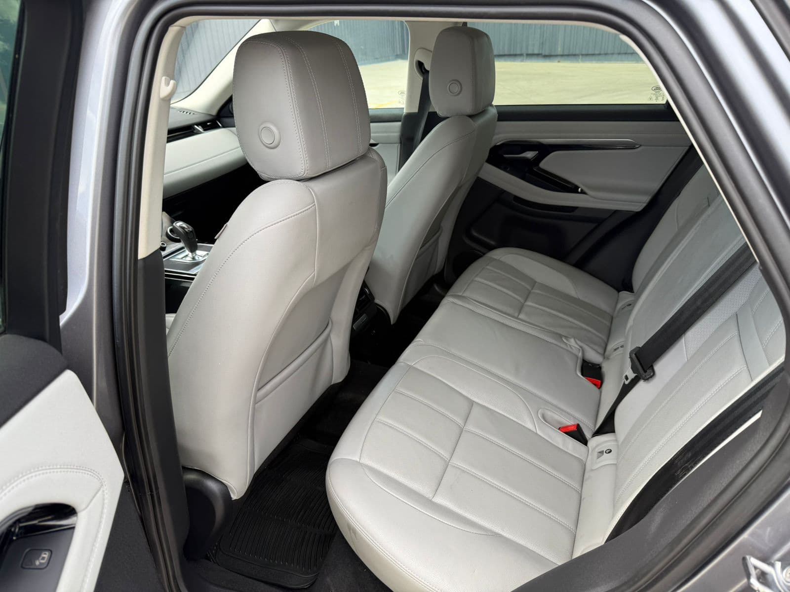 Range rover evoque 2021 view 10