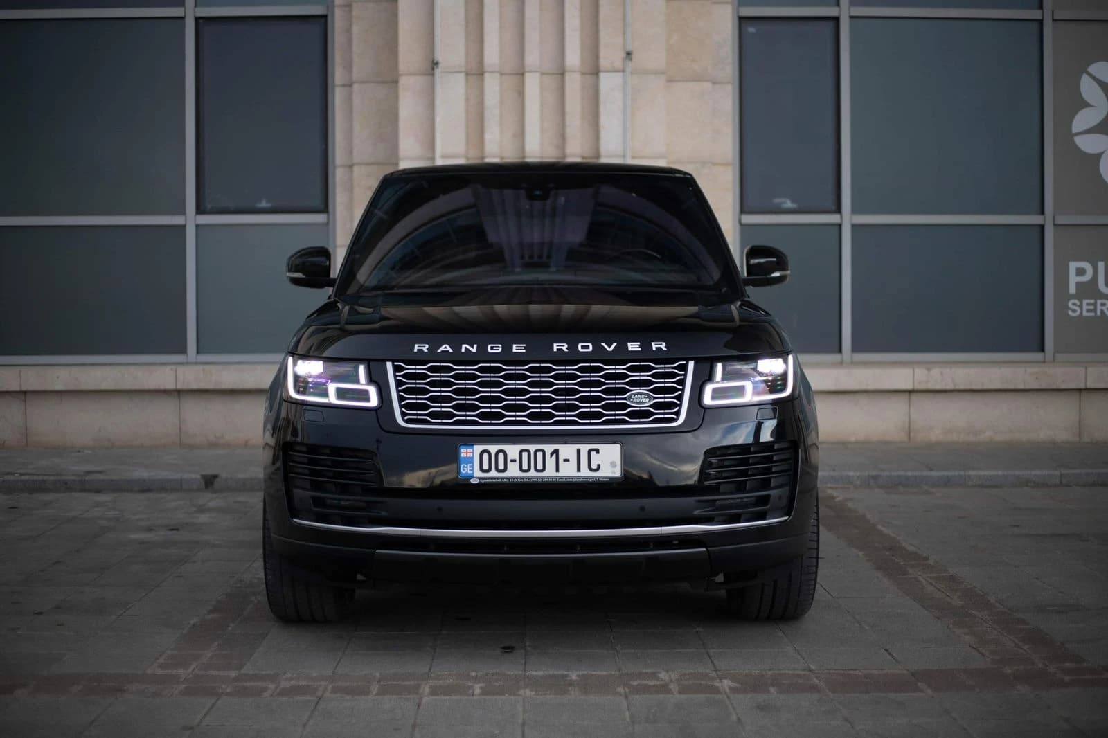 Range rover vogue 2020 view 1