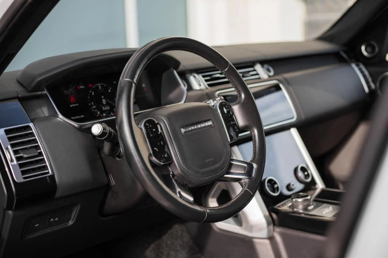 Range rover vogue 2020 view 5